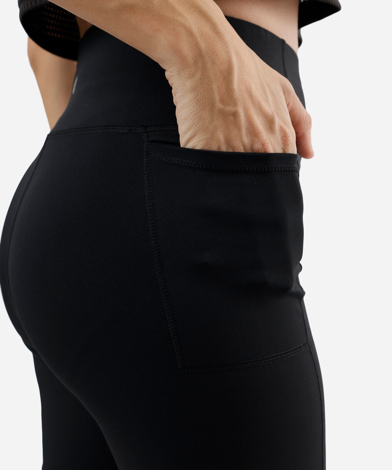 bermuda esportiva feminina com bolso preta