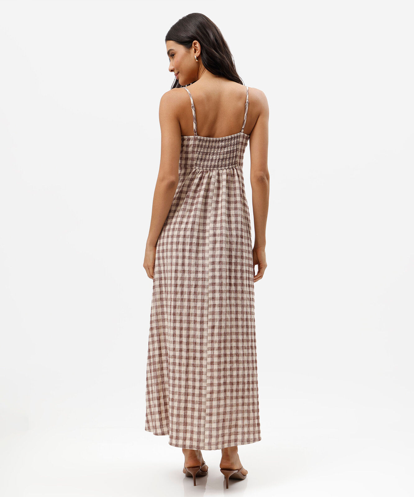 vestido midi alça fina feminino com amarração xadrez marrom