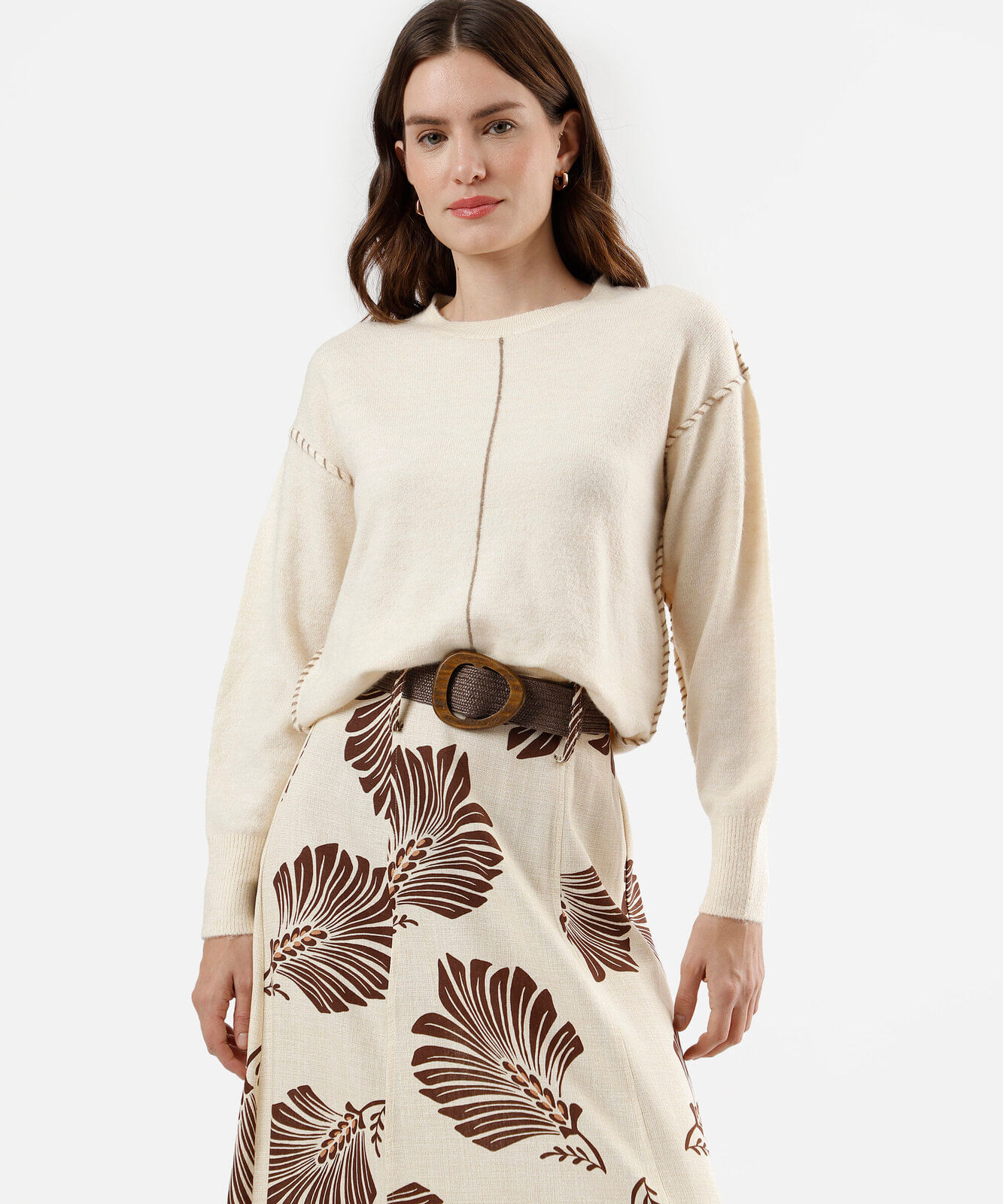 suéter feminino de tricot com bordado bege
