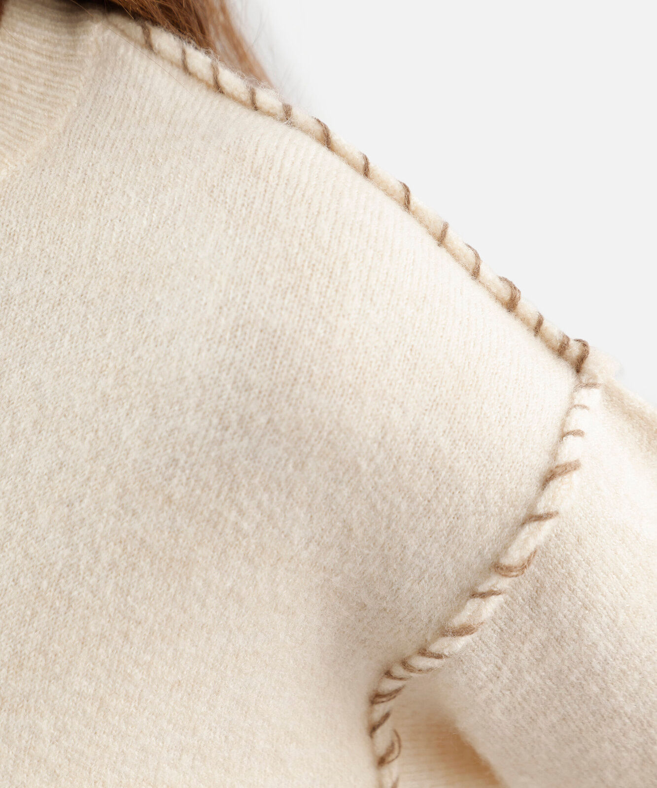 suéter feminino de tricot com bordado bege