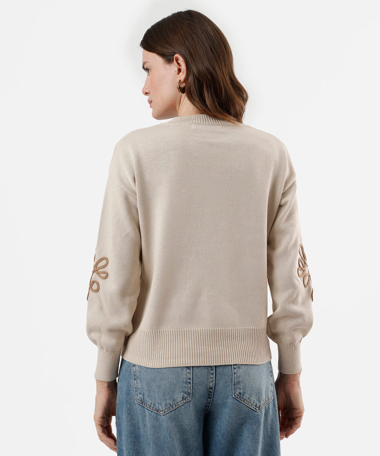 suéter feminino de tricot com bordado bege