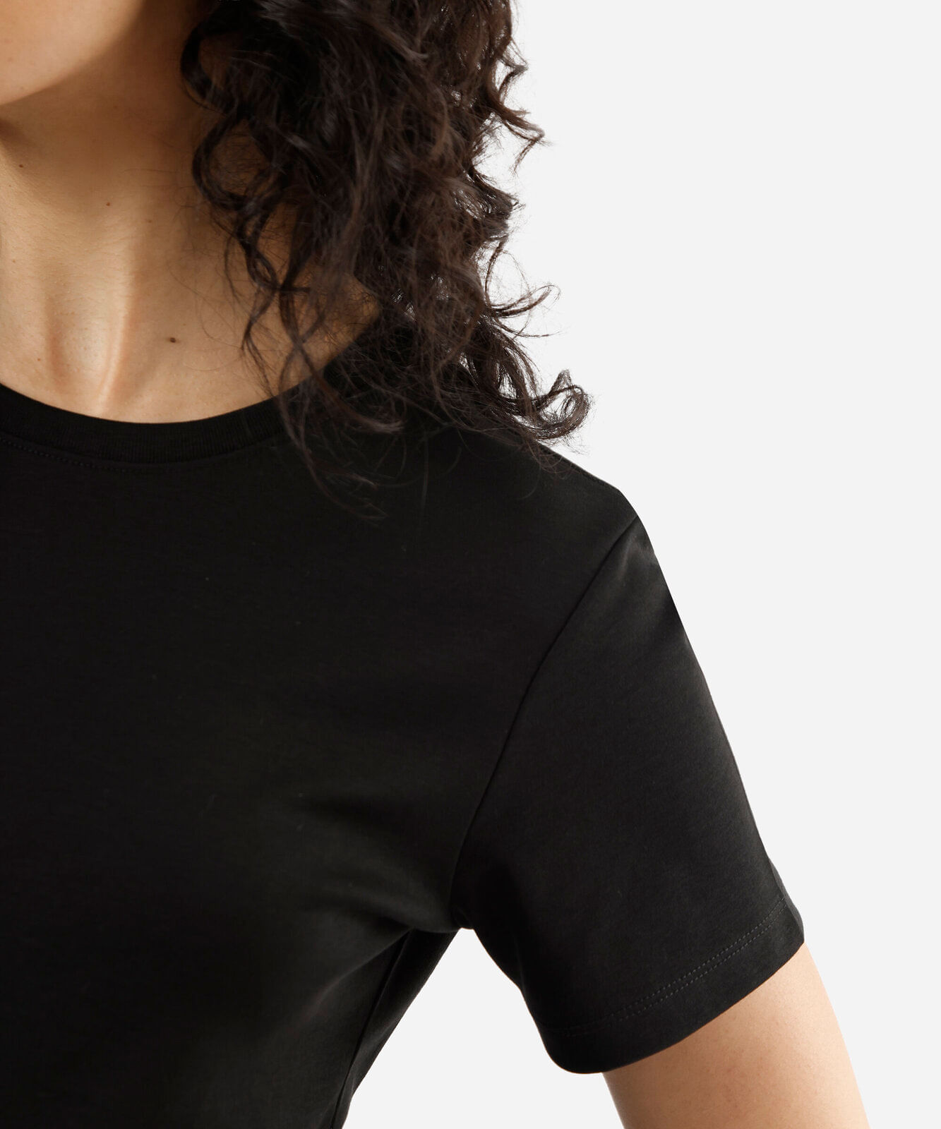 camiseta slim feminina de algodão peruano manga curta preta
