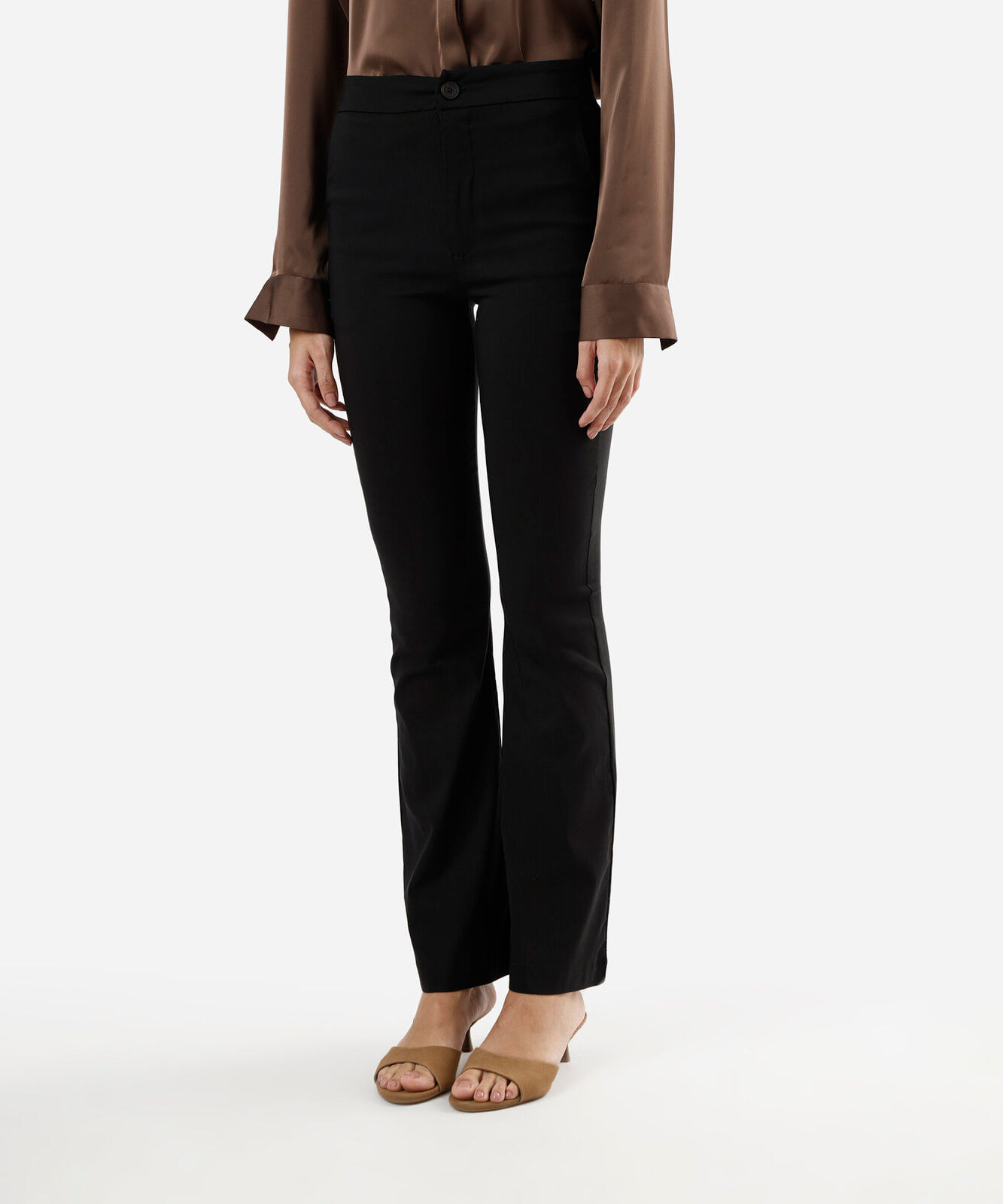calça flare de alfaiataria feminina cintura alta preta