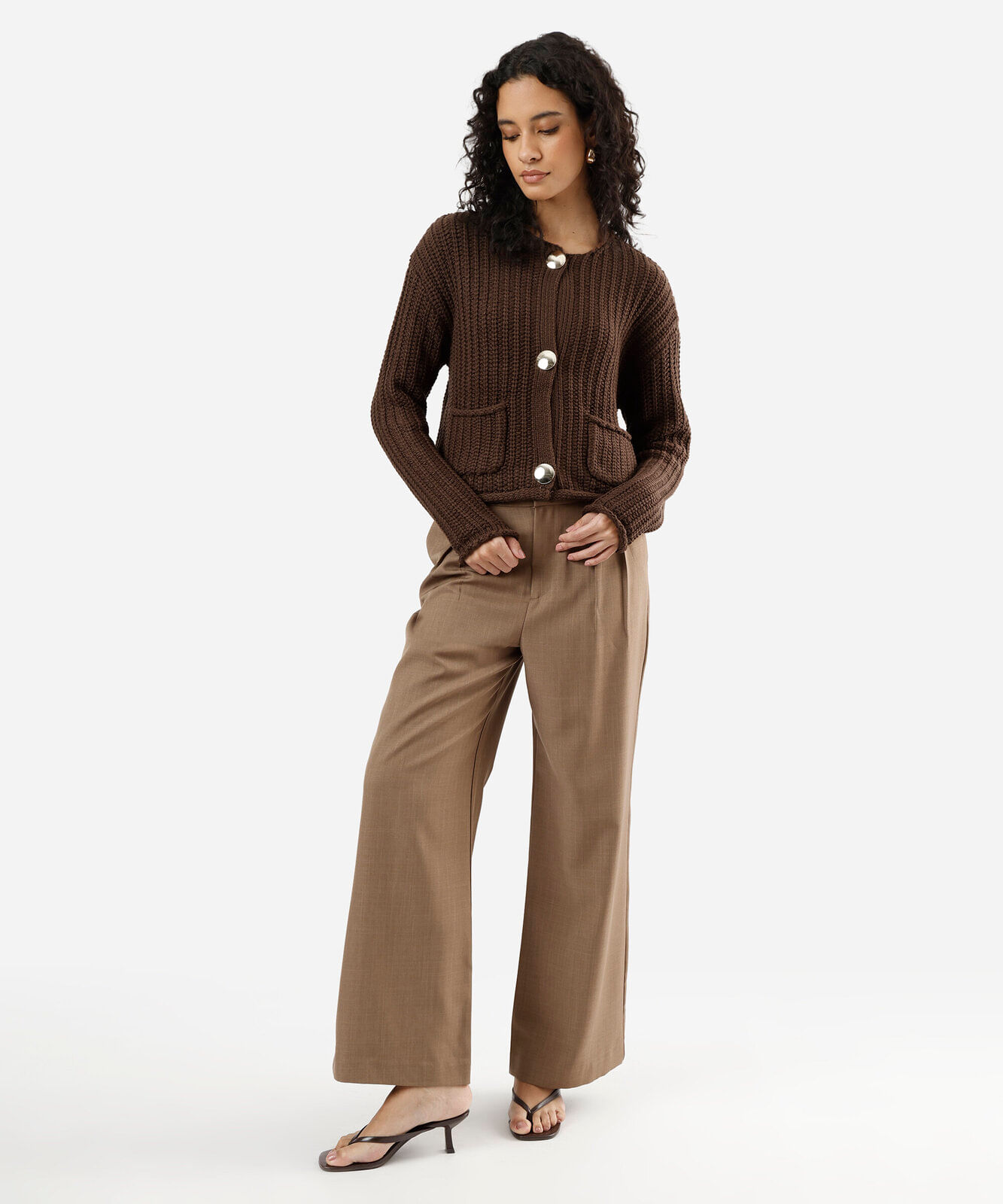 cardigan feminino de tricot com bolsos marrom