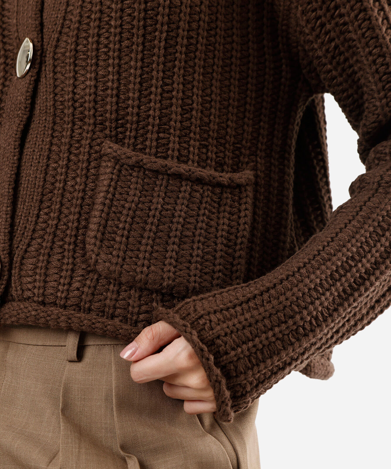 cardigan feminino de tricot com bolsos marrom