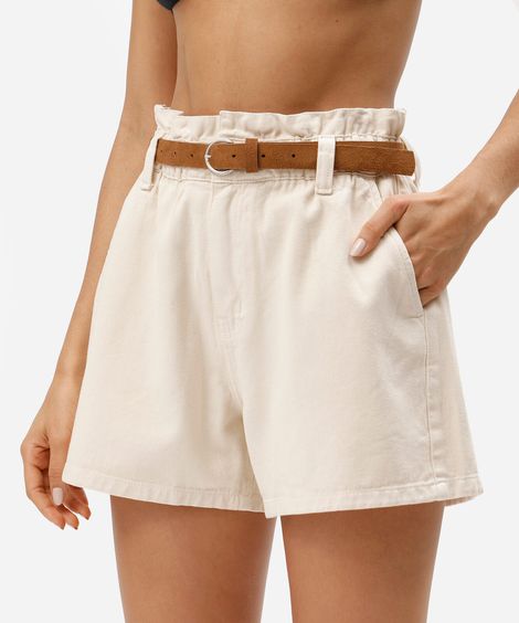 short clochard feminino de sarja com cinto bege