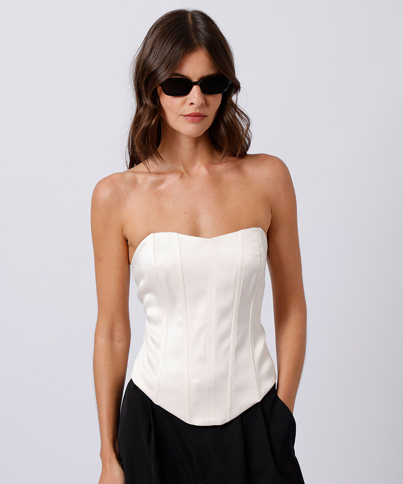blusa corset sem alça feminina com recortes acetinada mindset off white