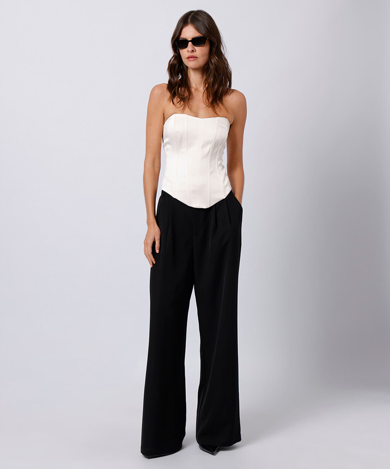 blusa corset sem alça feminina com recortes acetinada mindset off white