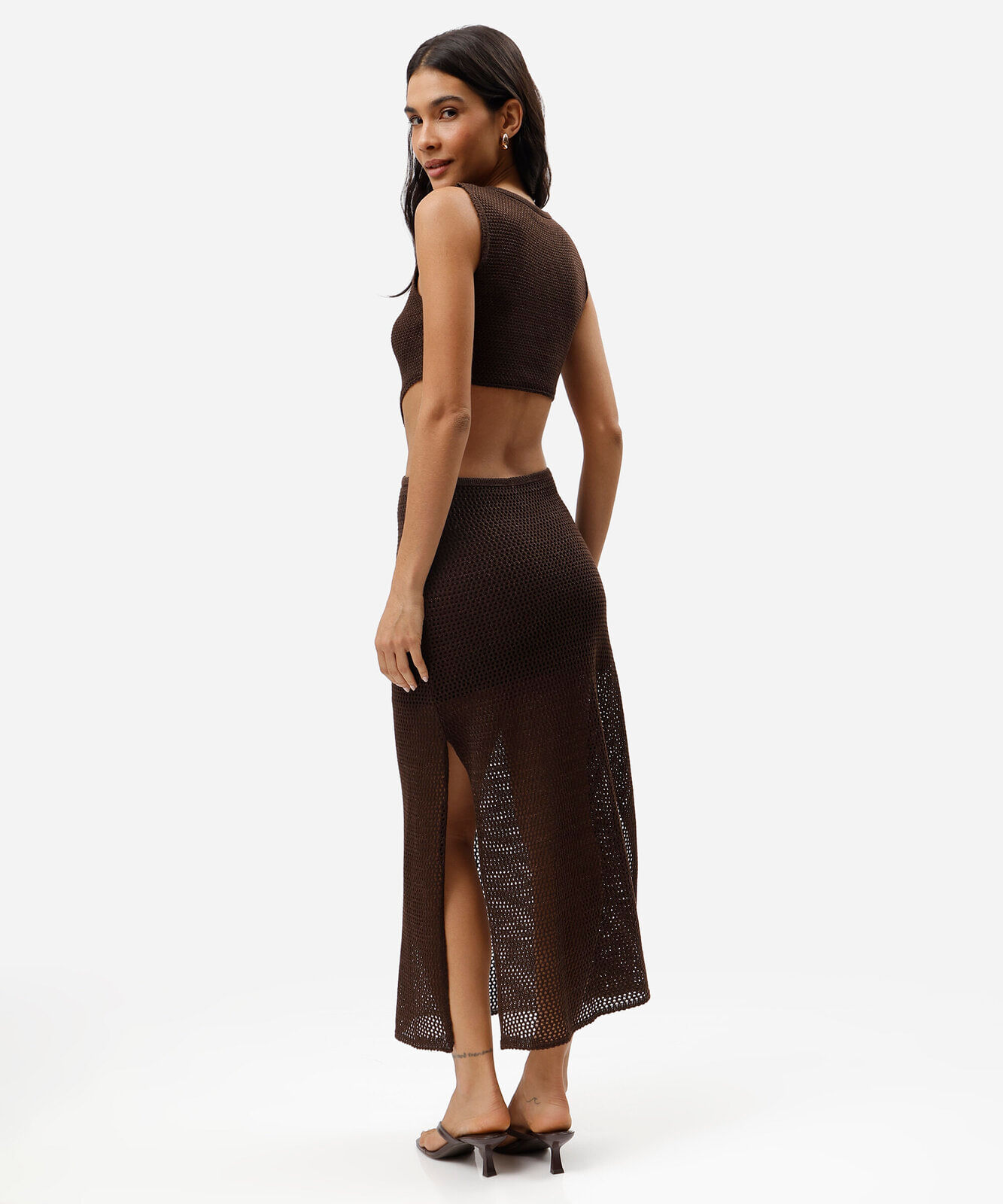 vestido midi feminino de tricot com recorte e fenda marrom