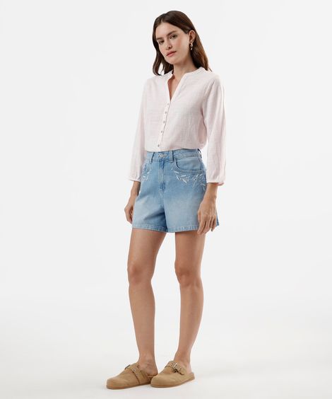 short feminino jeans com bordado folhagem azul