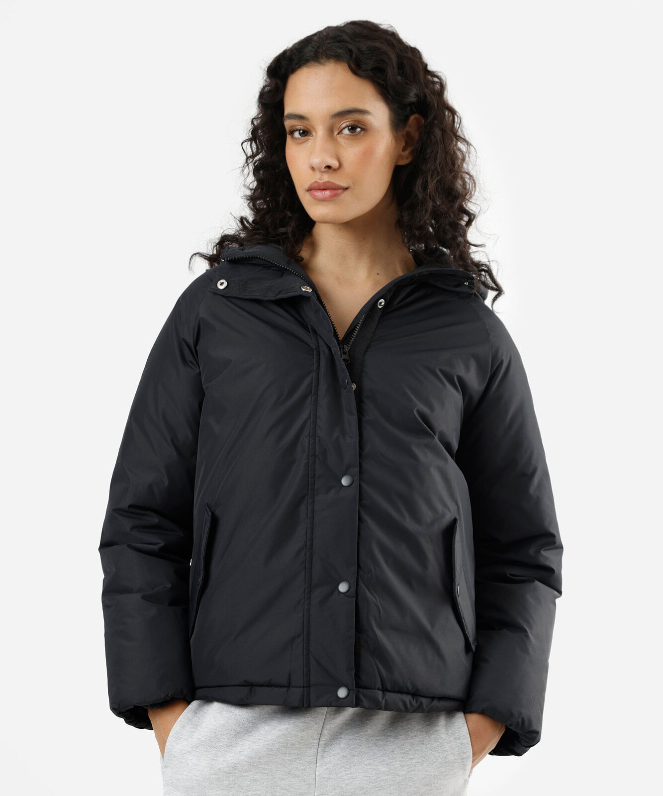 jaqueta puffer feminina com capuz preta