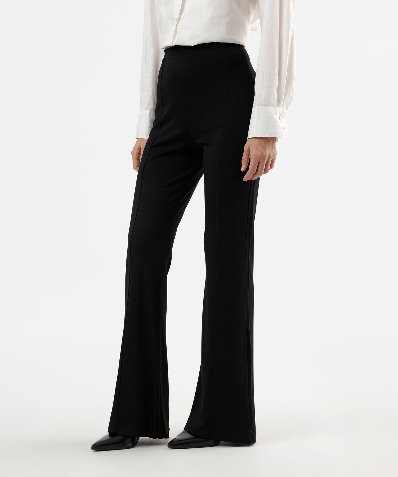 calça flare feminina com viscose e nervuras preta