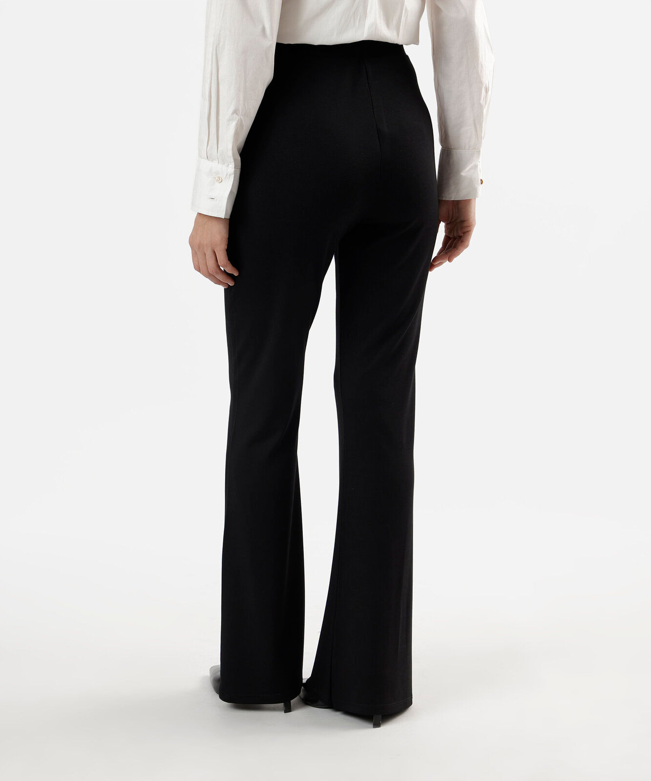 calça flare feminina com viscose e nervuras preta