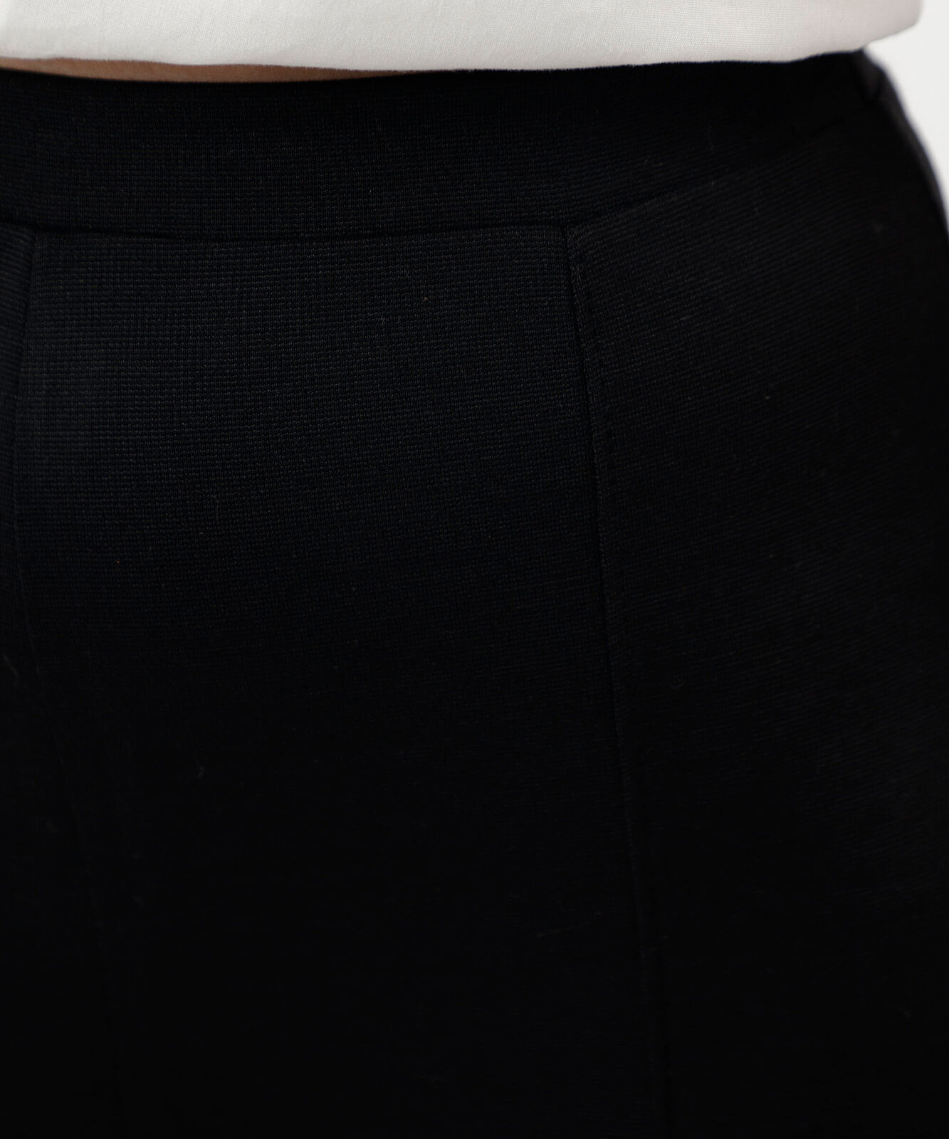 calça flare feminina com viscose e nervuras preta