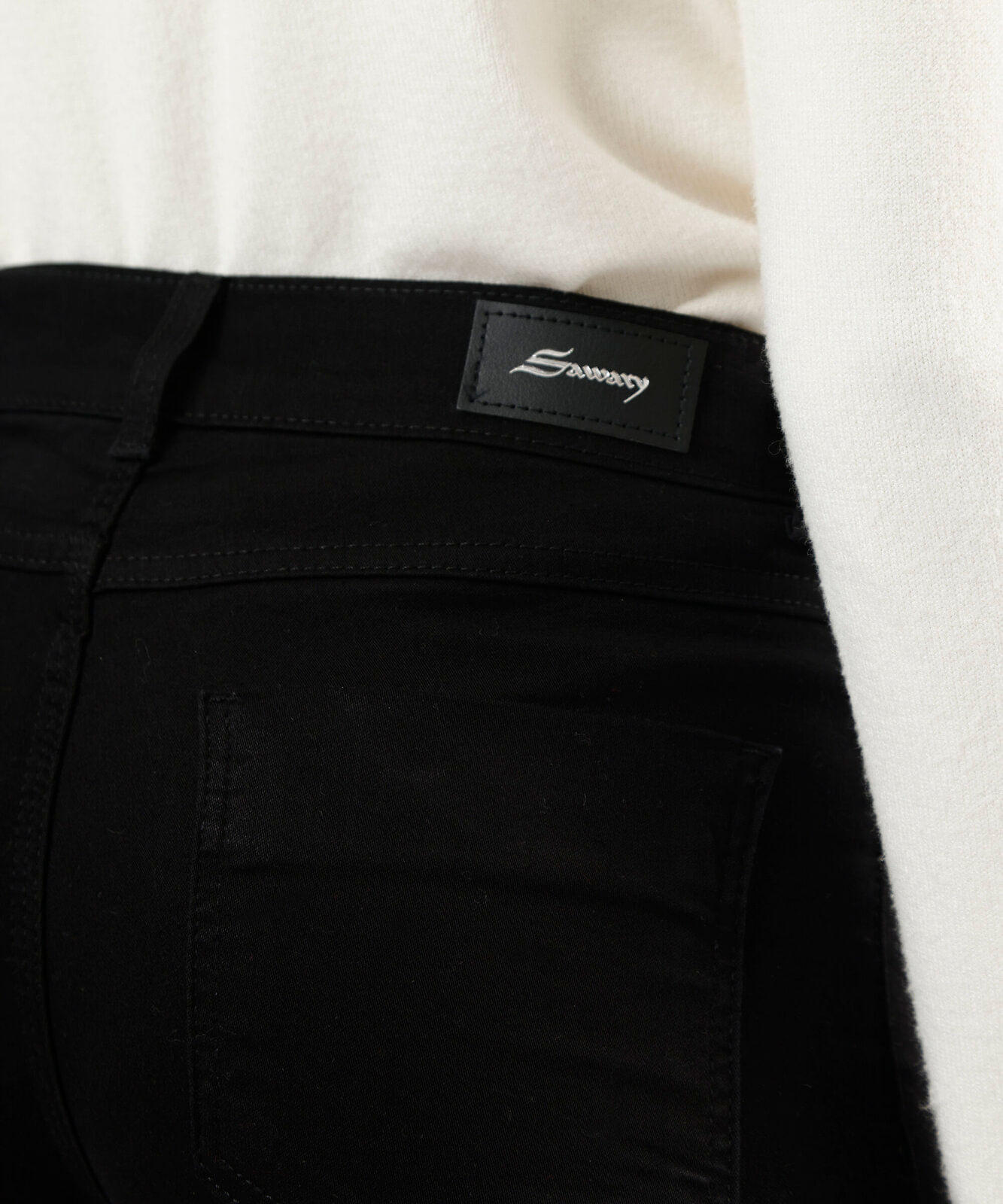 calça boot cut feminina de sarja cintura alta sawary preta