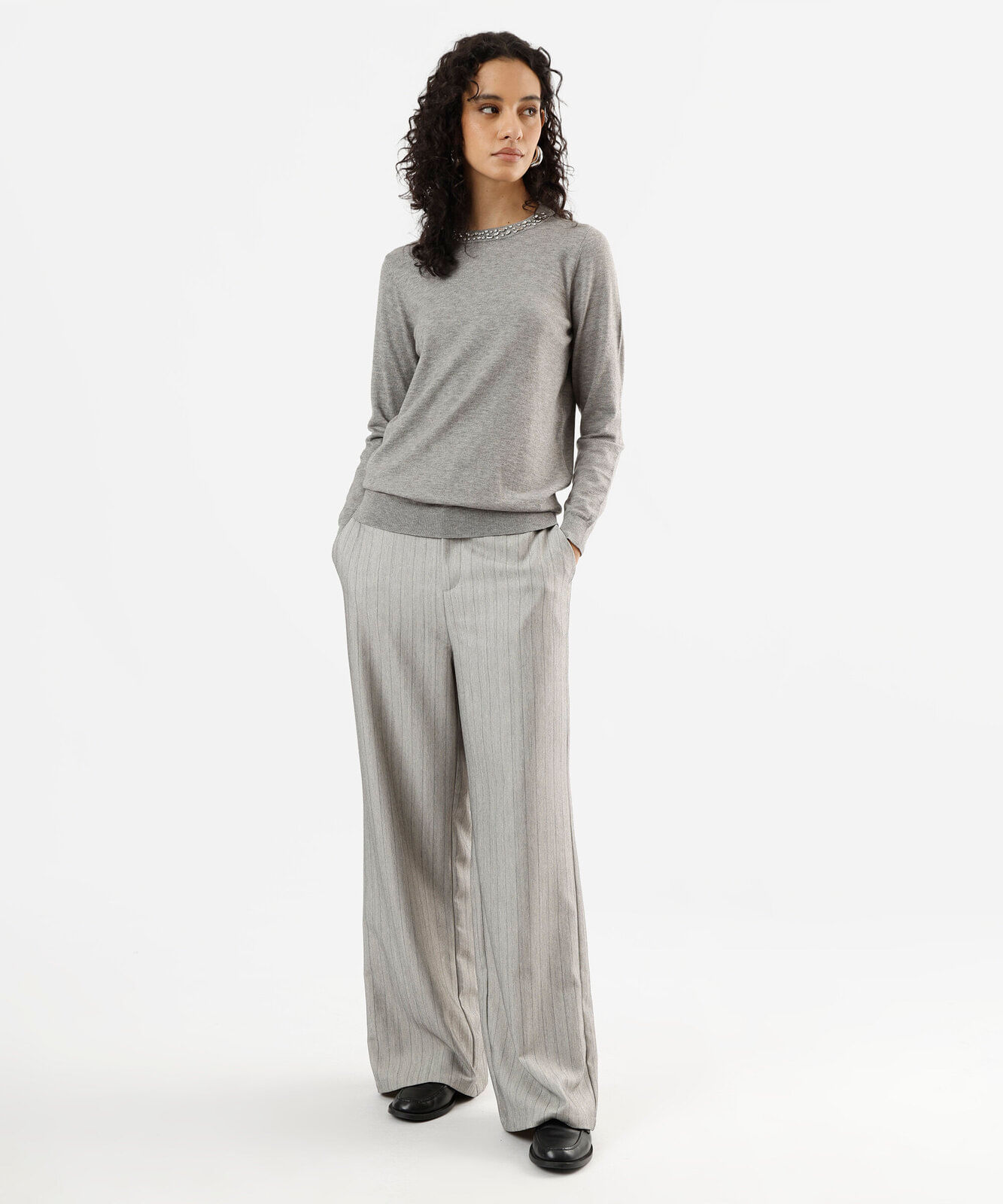 suéter feminino de tricot com brilhos cinza