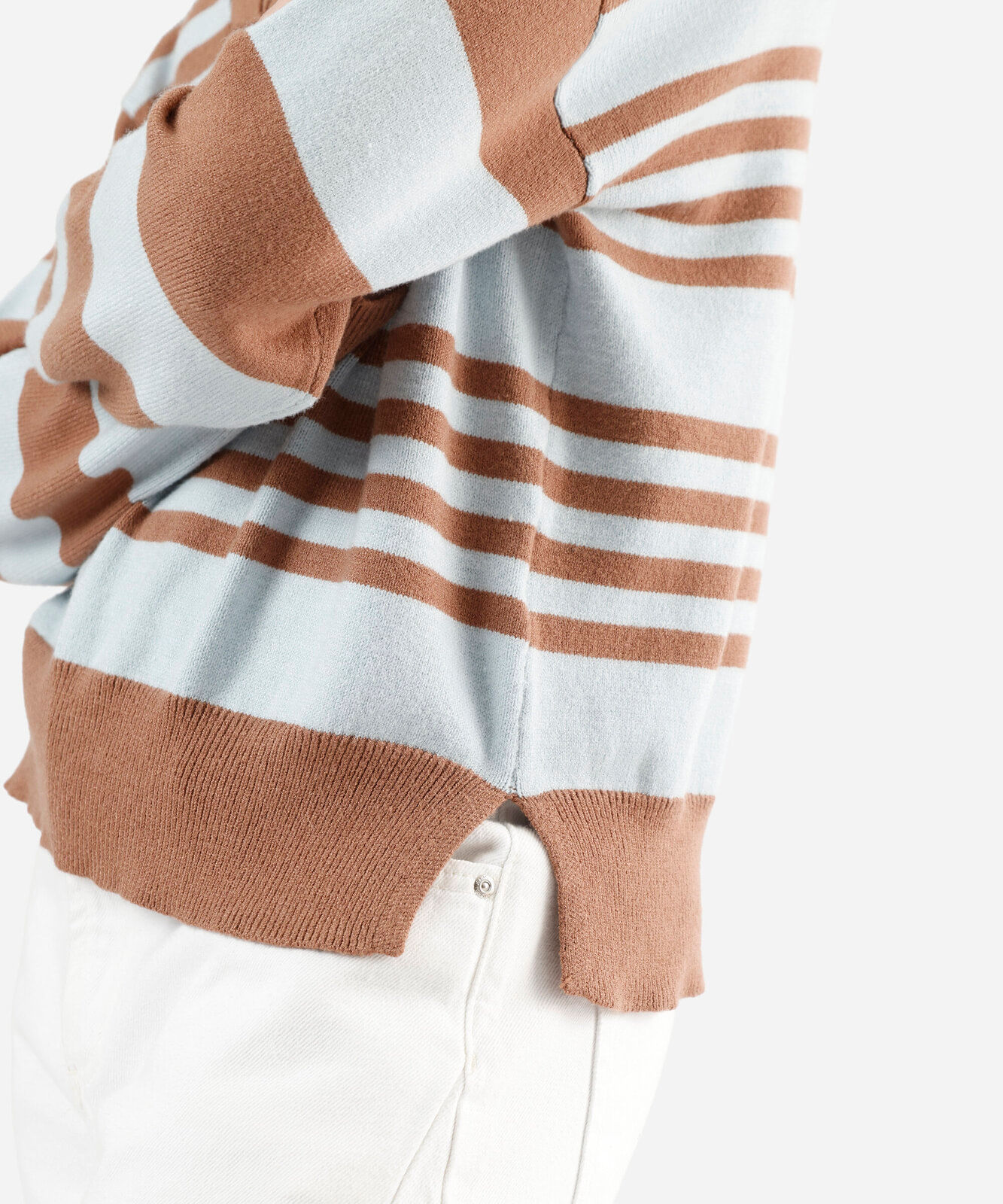 suéter feminino de tricot com gola decote v listrado azul