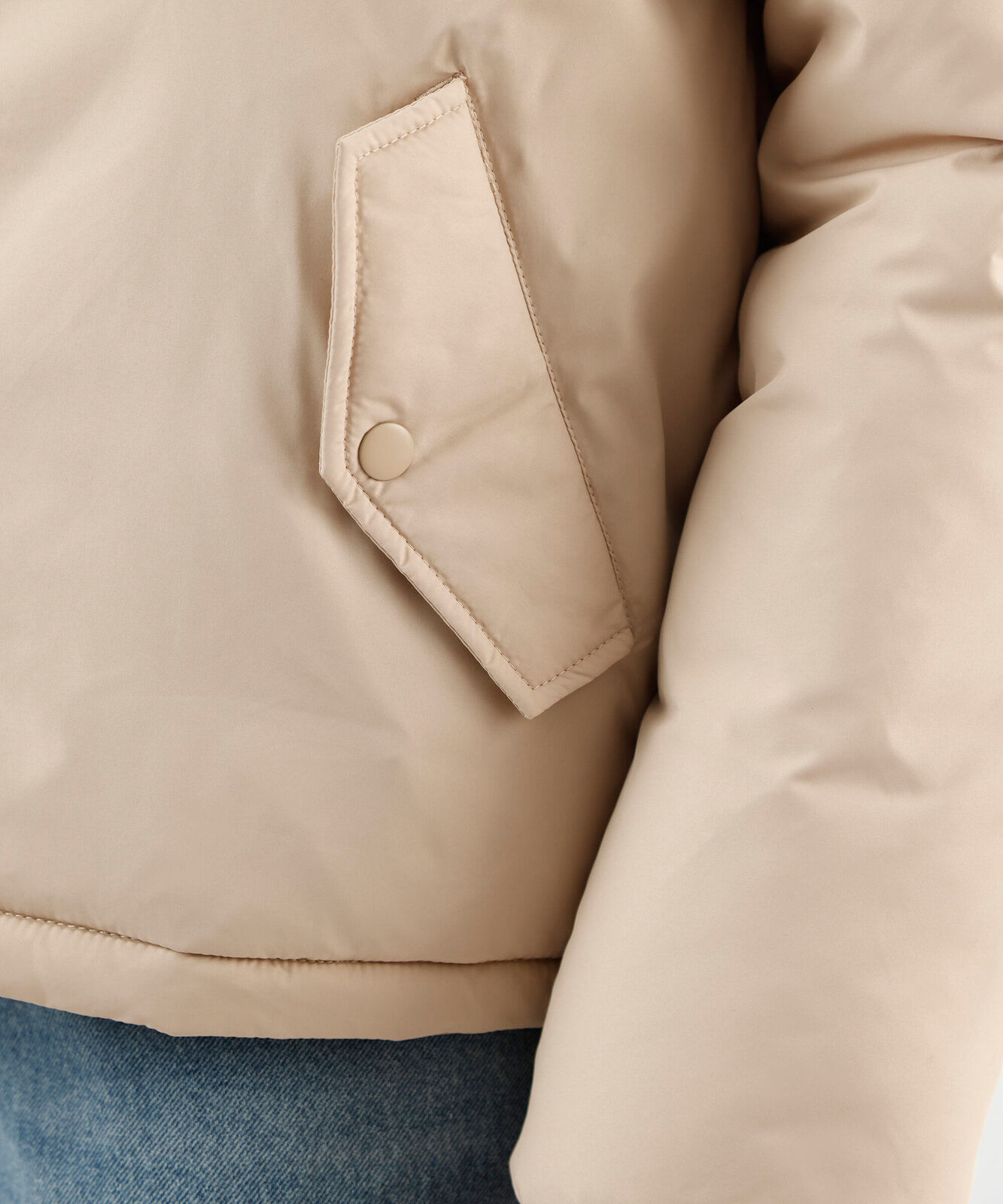 jaqueta puffer feminina com capuz bege