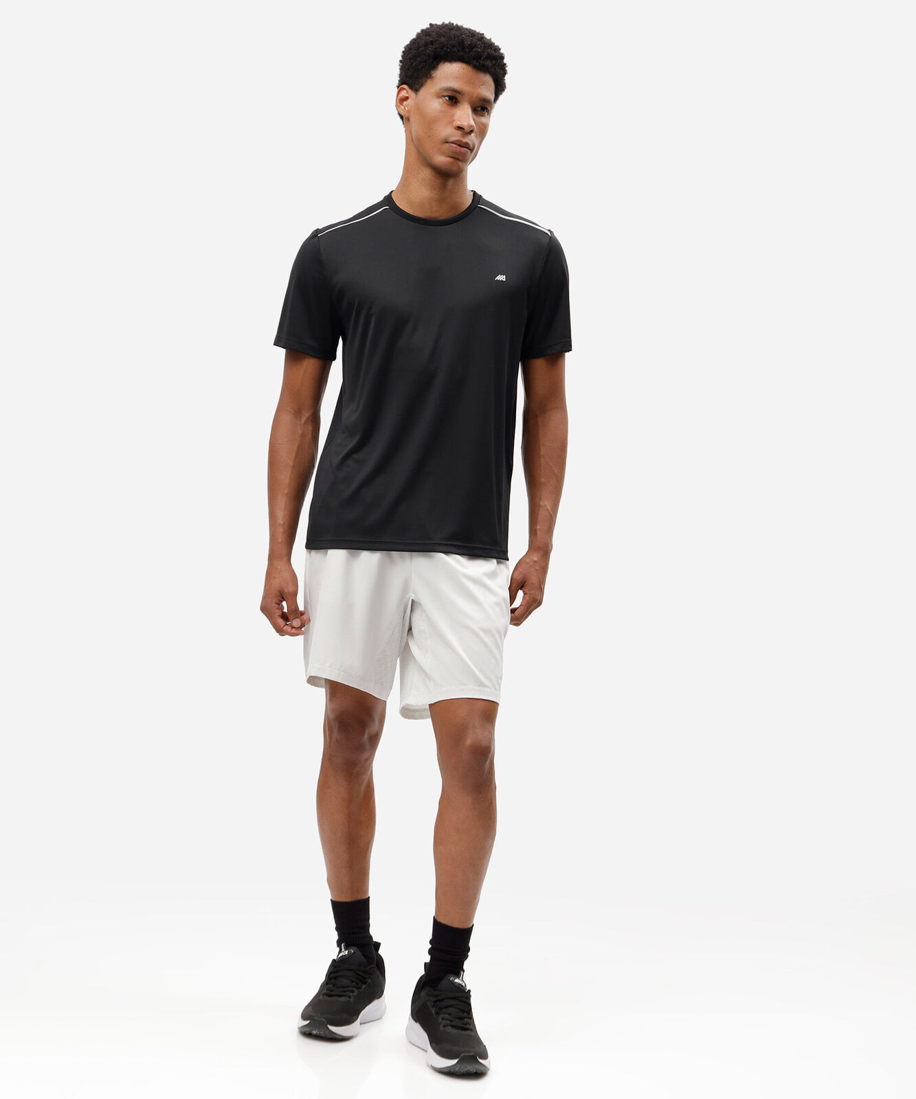 camiseta esportiva masculina manga curta com nervuras preta