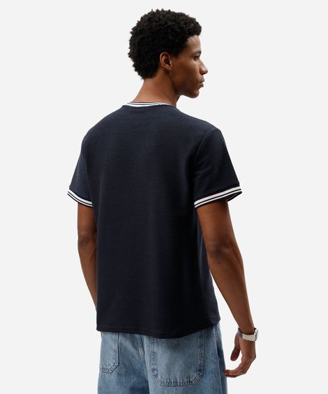 camiseta box fit masculina bordada texturizada azul