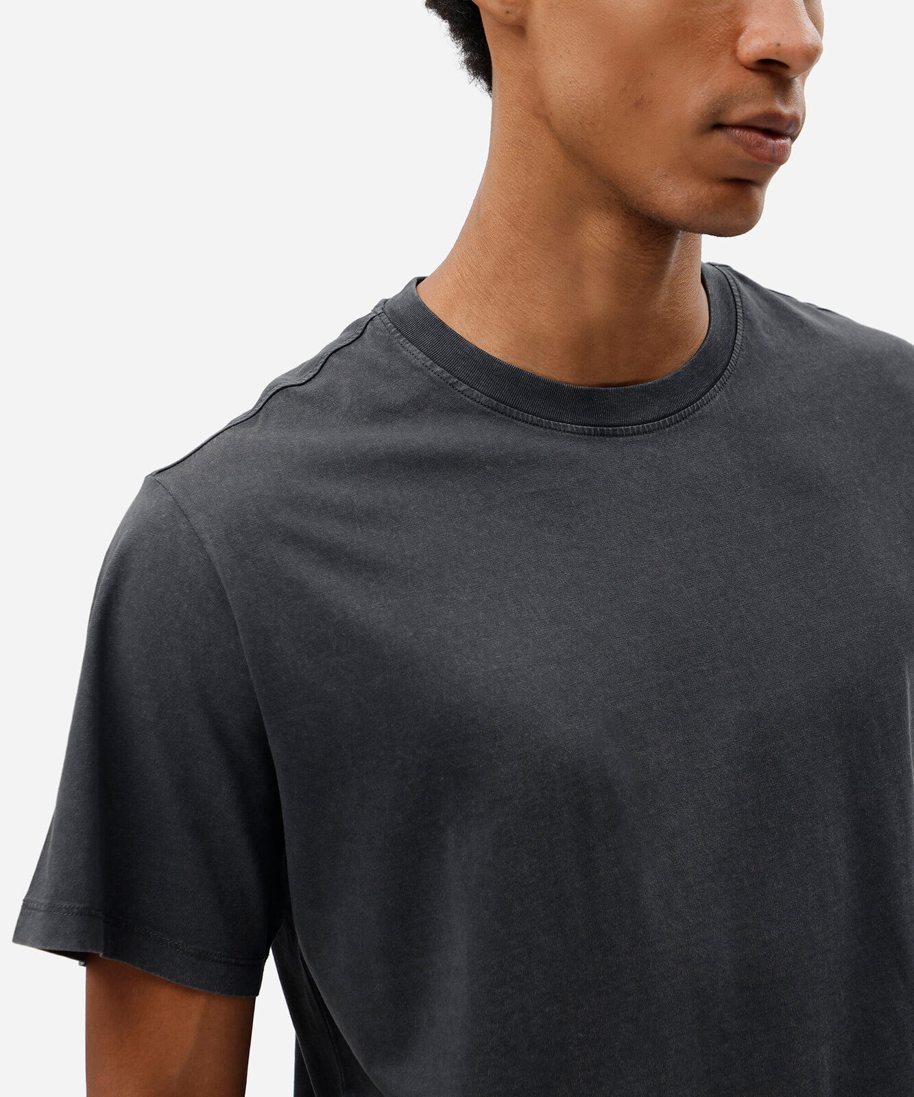 camiseta masculina de algodão manga curta estonada preta