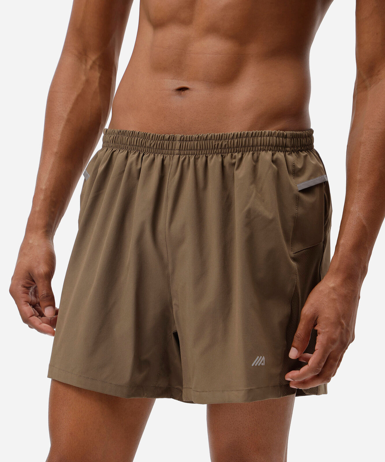 short running masculino esportivo com recorte e refletivos  marrom