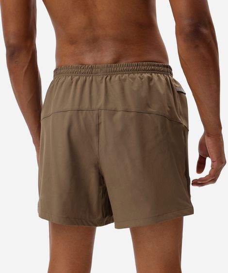 short running masculino esportivo com recorte e refletivos  marrom