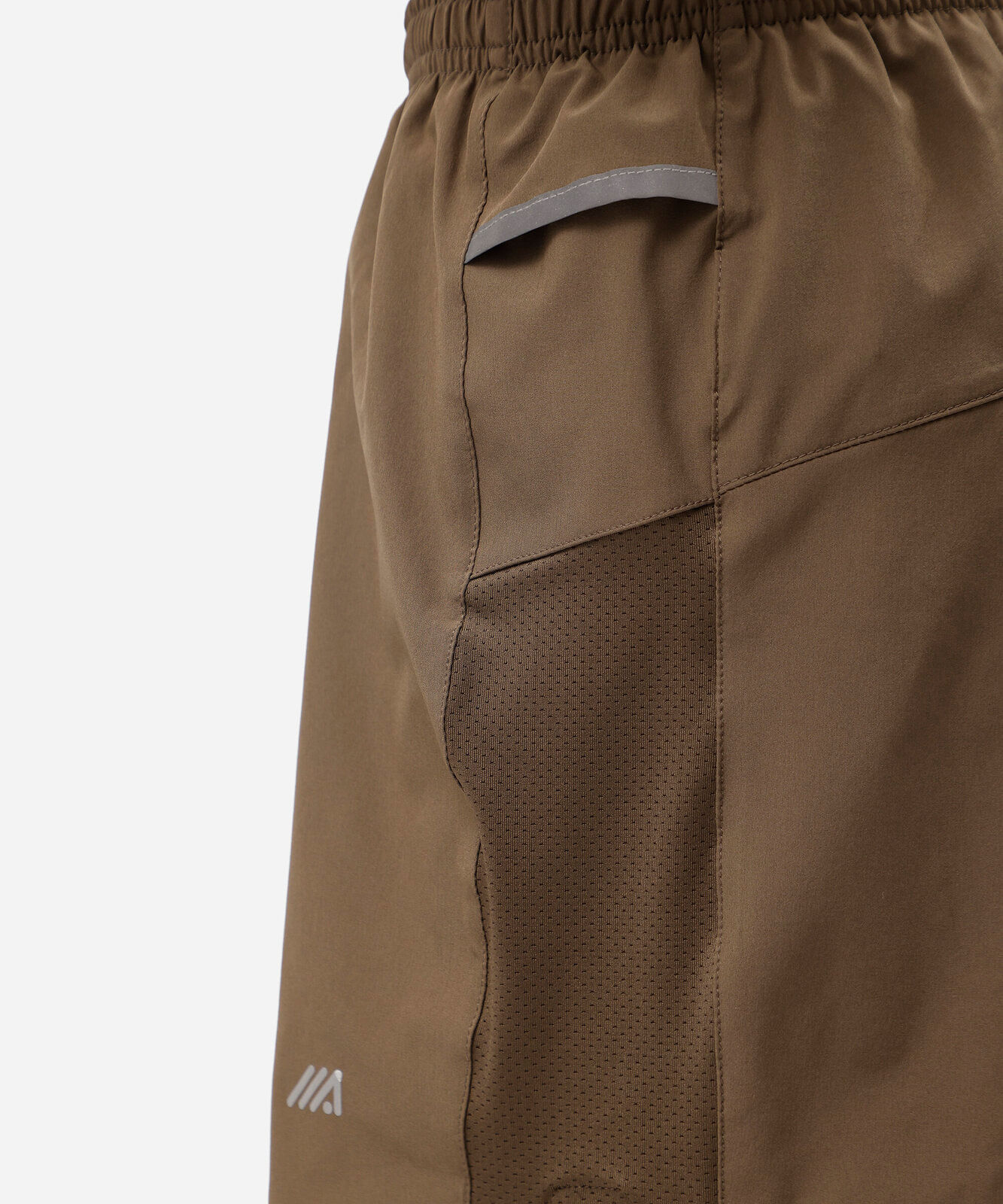 short running masculino esportivo com recorte e refletivos  marrom