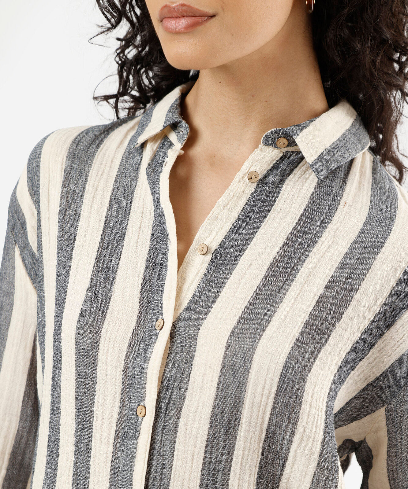 camisa feminina de algodão manga longa listrada marrom