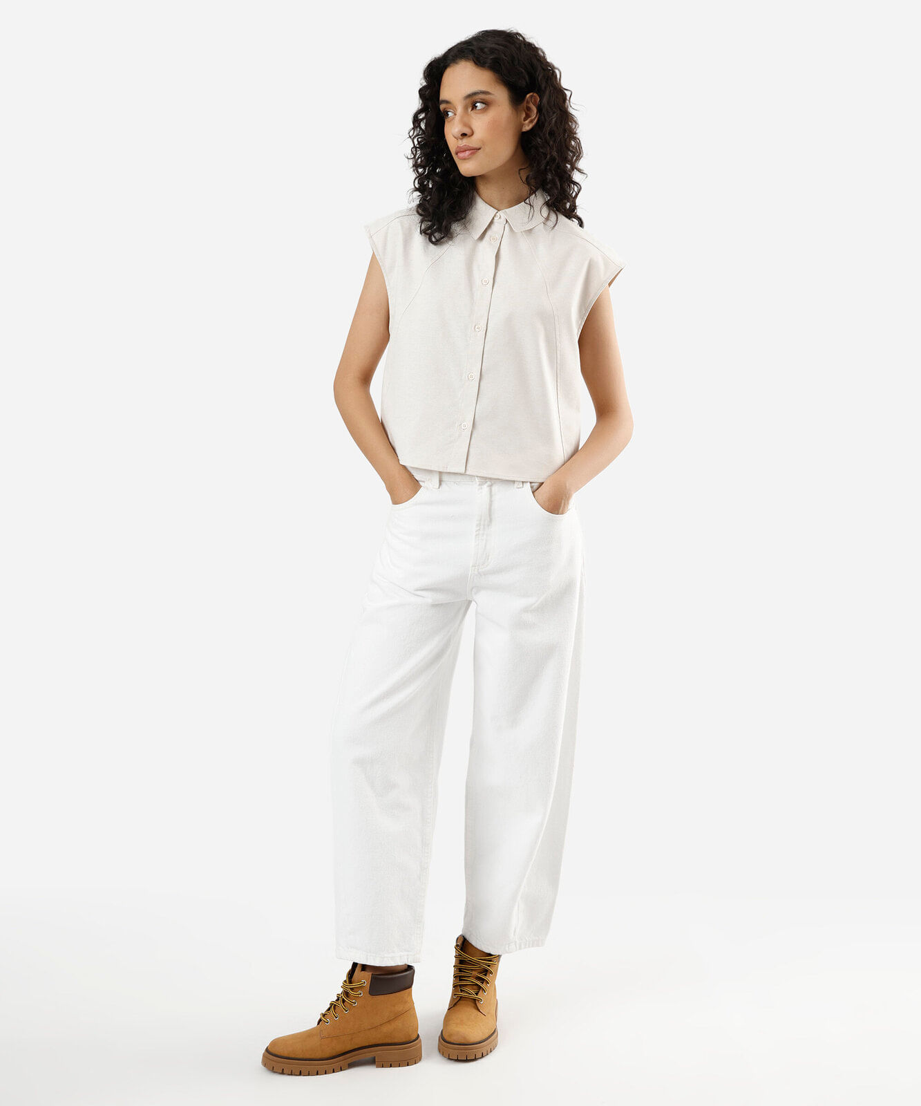 camisa feminina com algodão e recortes bege