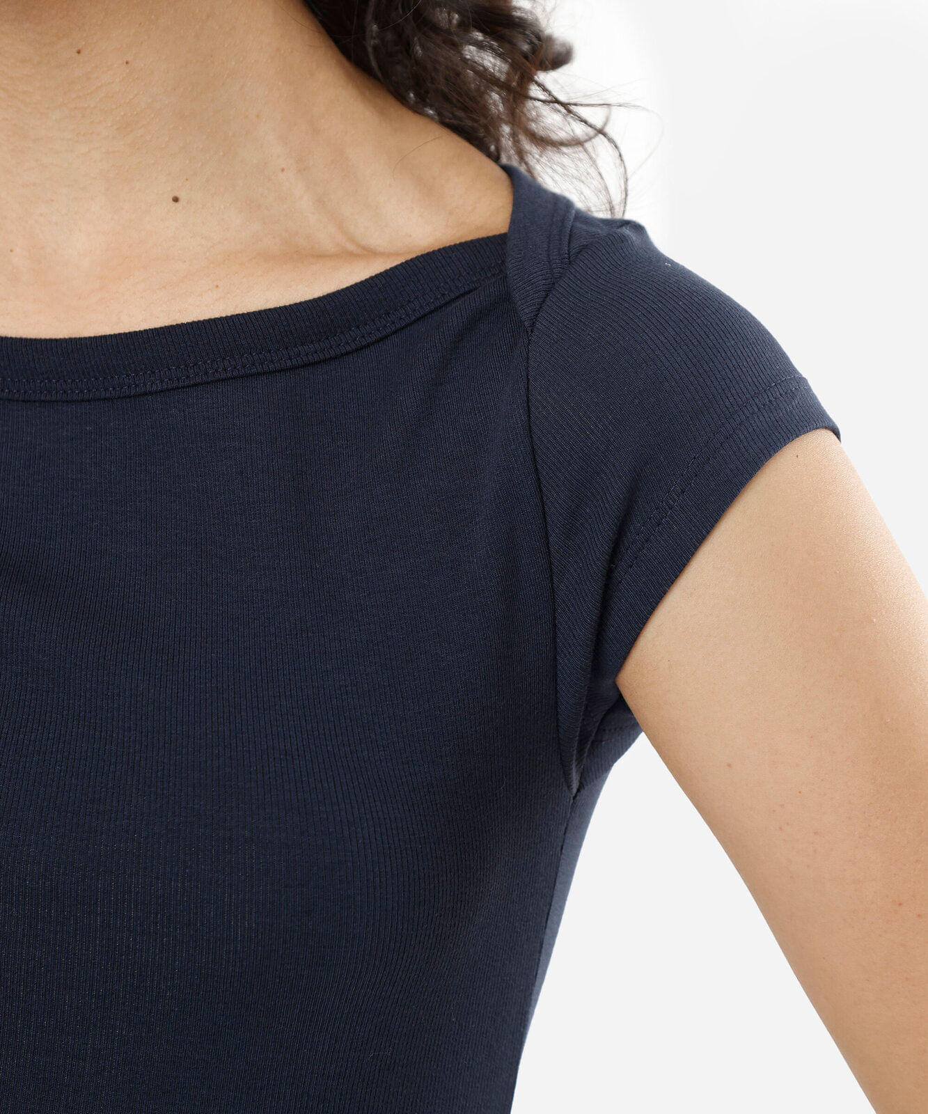 blusa feminina de algodão decote canoa canelado azul