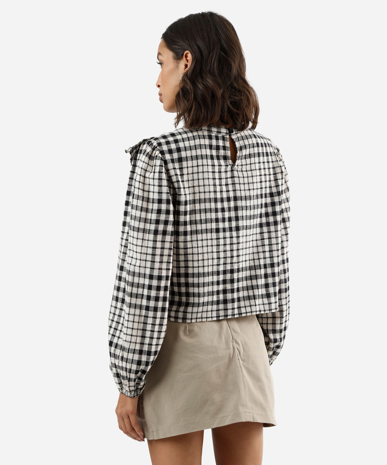 blusa feminina de algodão com babado e bordado xadrez preta