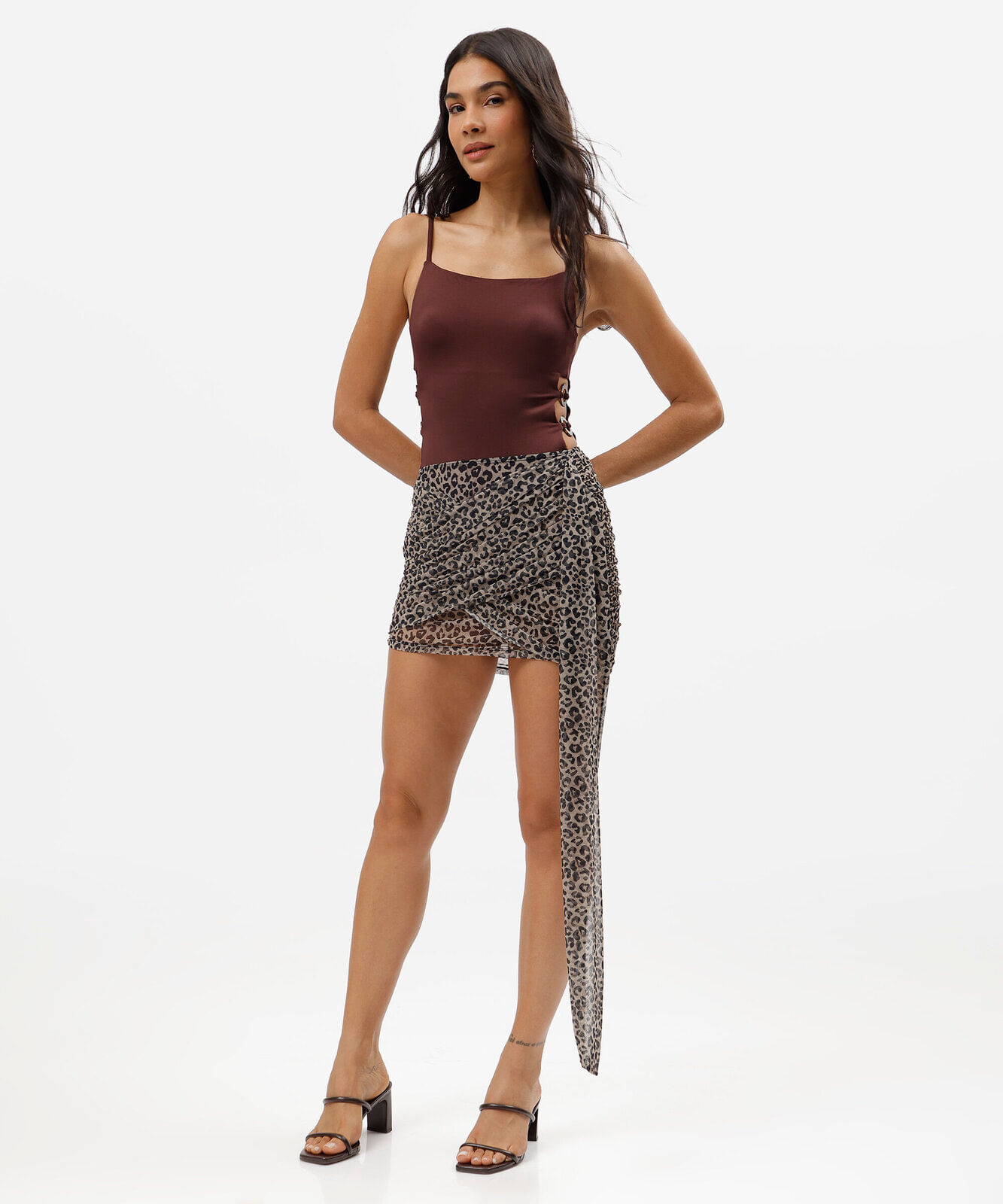 saia curta saída de praia feminina de tule franzida animal print bege
