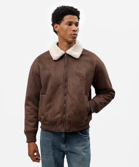 jaqueta bomber masculina de suede com gola em sherpa marrom