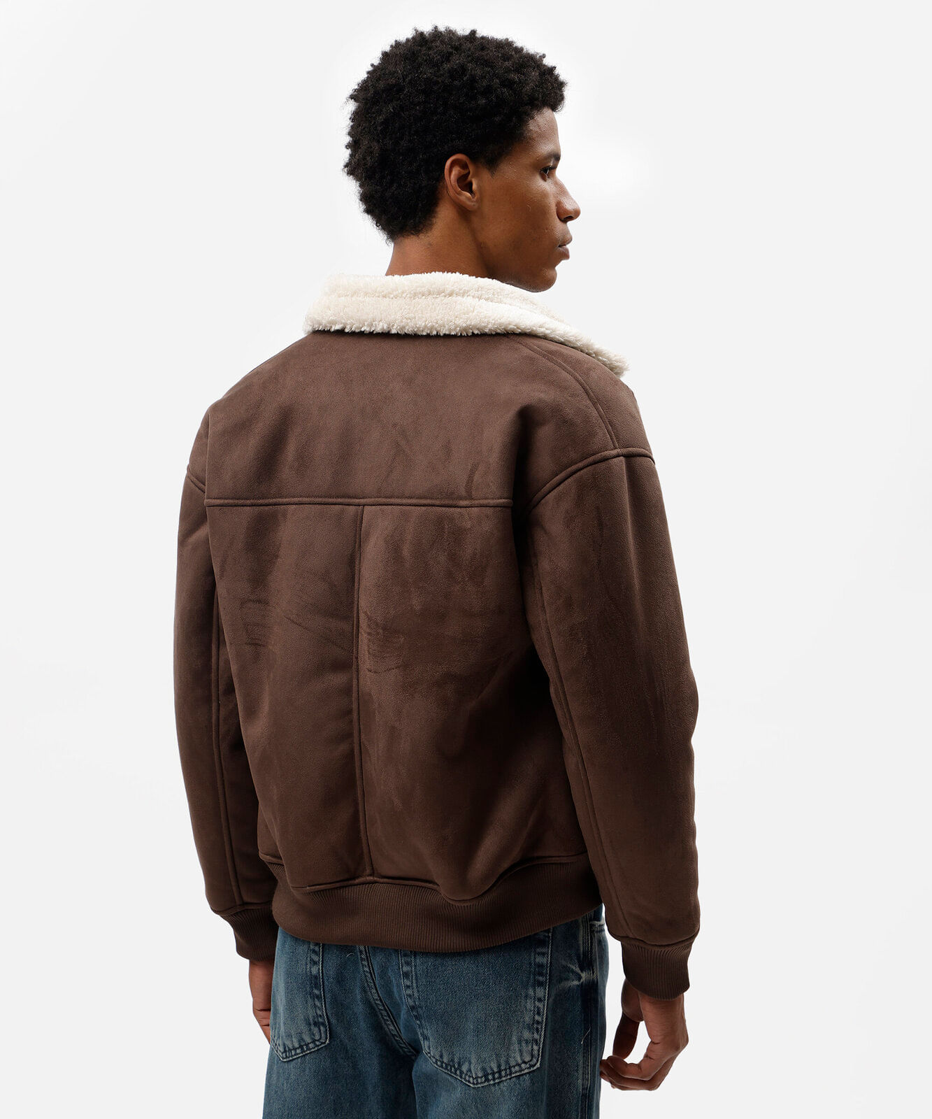 jaqueta bomber masculina de suede com gola em sherpa marrom