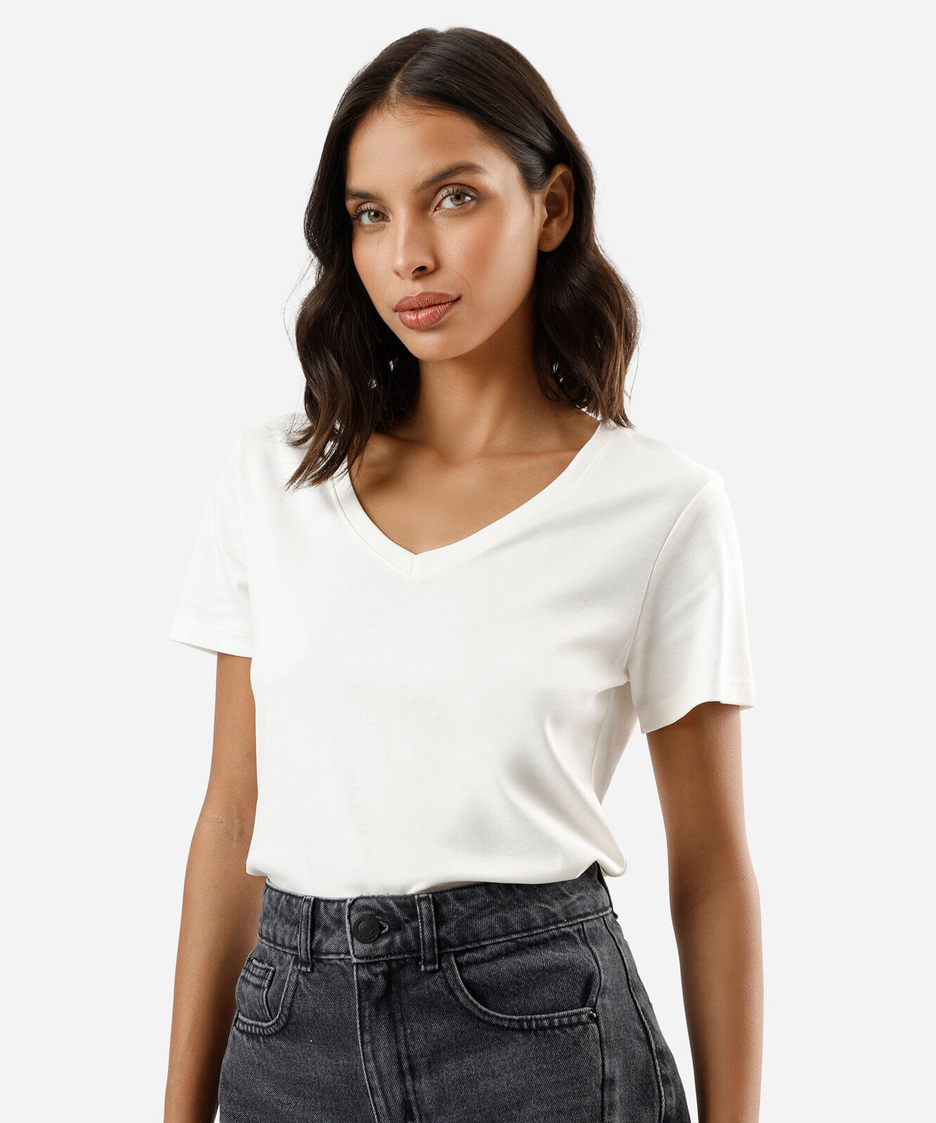 camiseta slim feminina de algodão peruano decote v manga curta off white