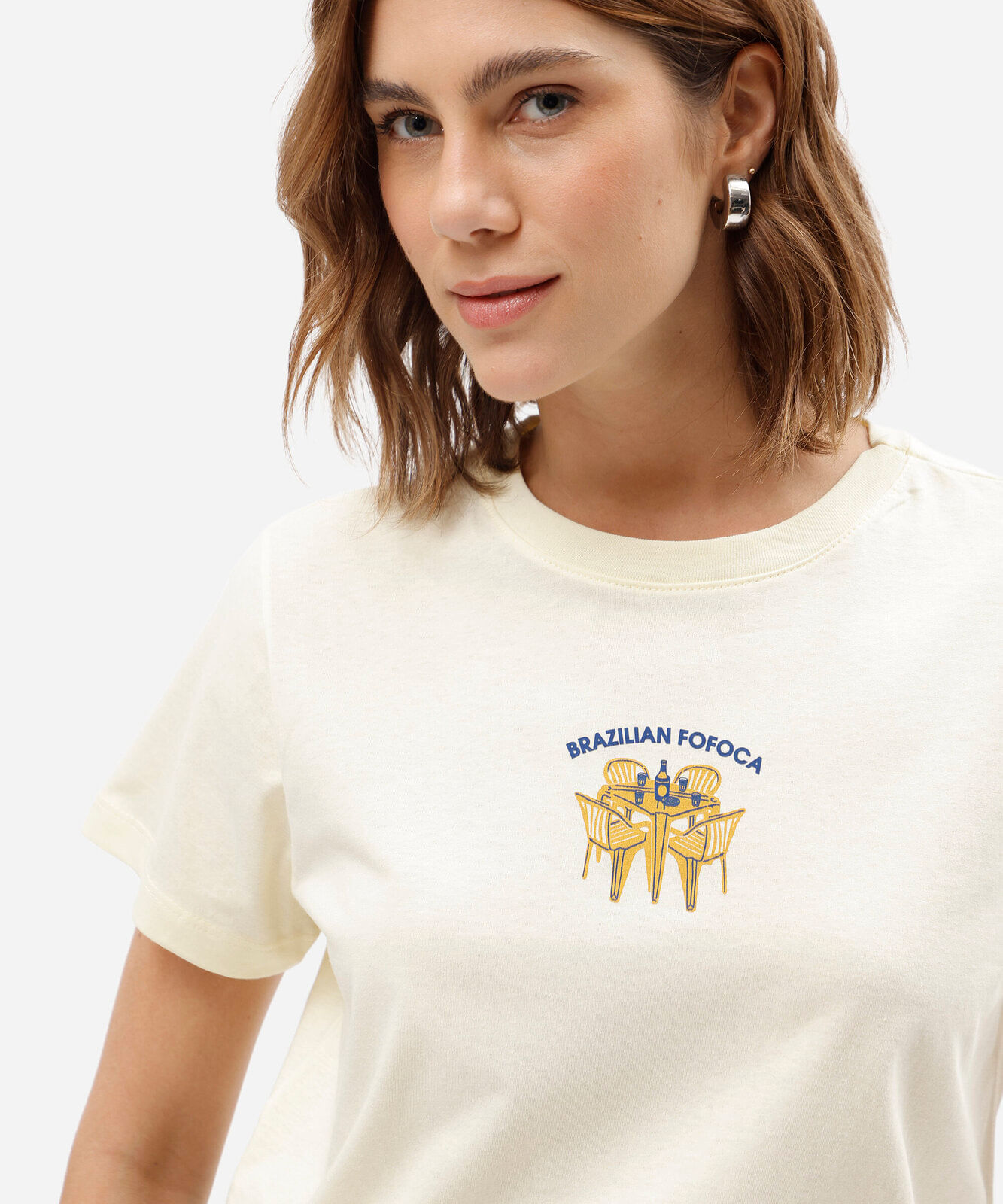 camiseta feminina de algodão manga curta estampada bege