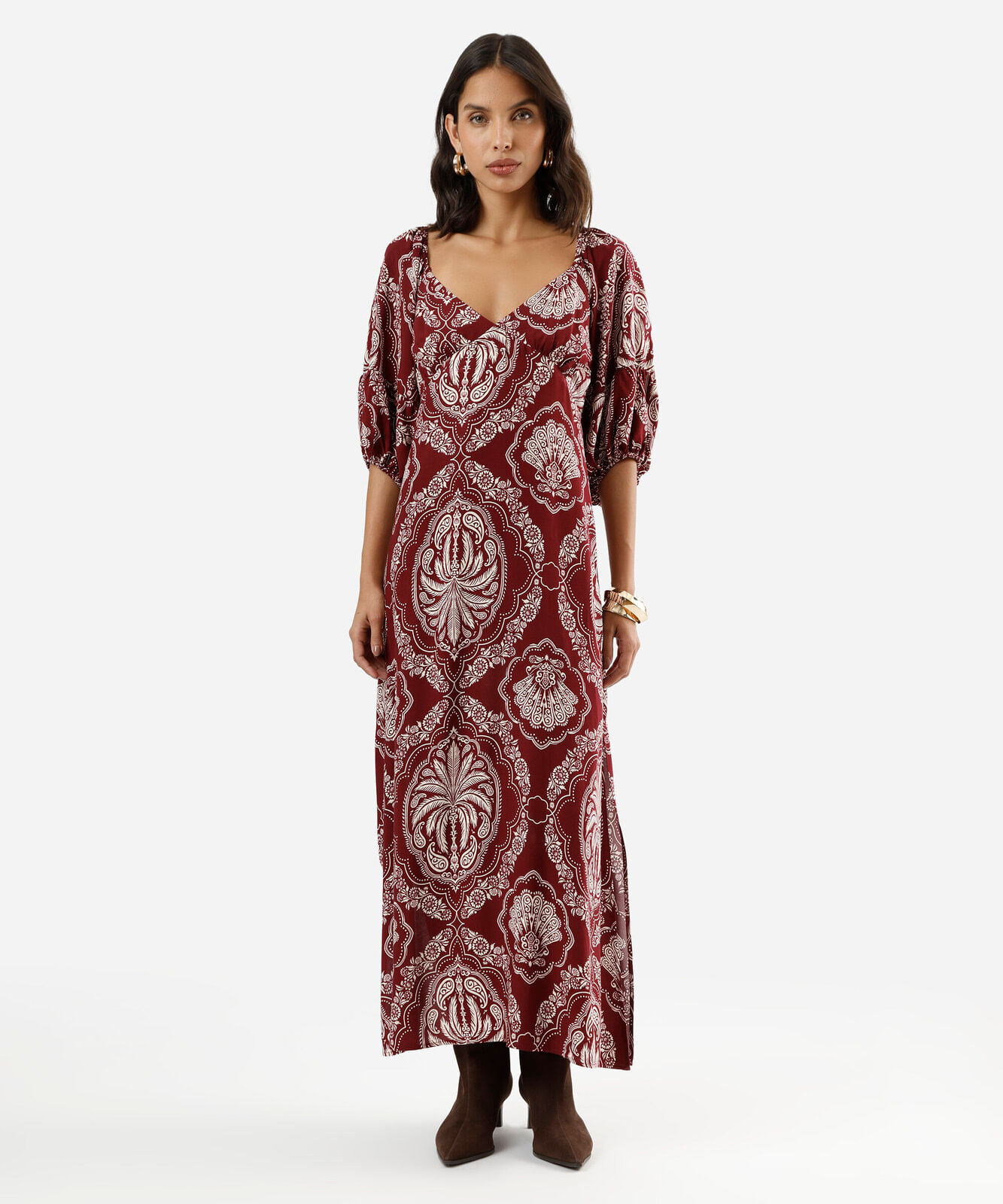 vestido midi de viscose manga bufante arabescos vinho