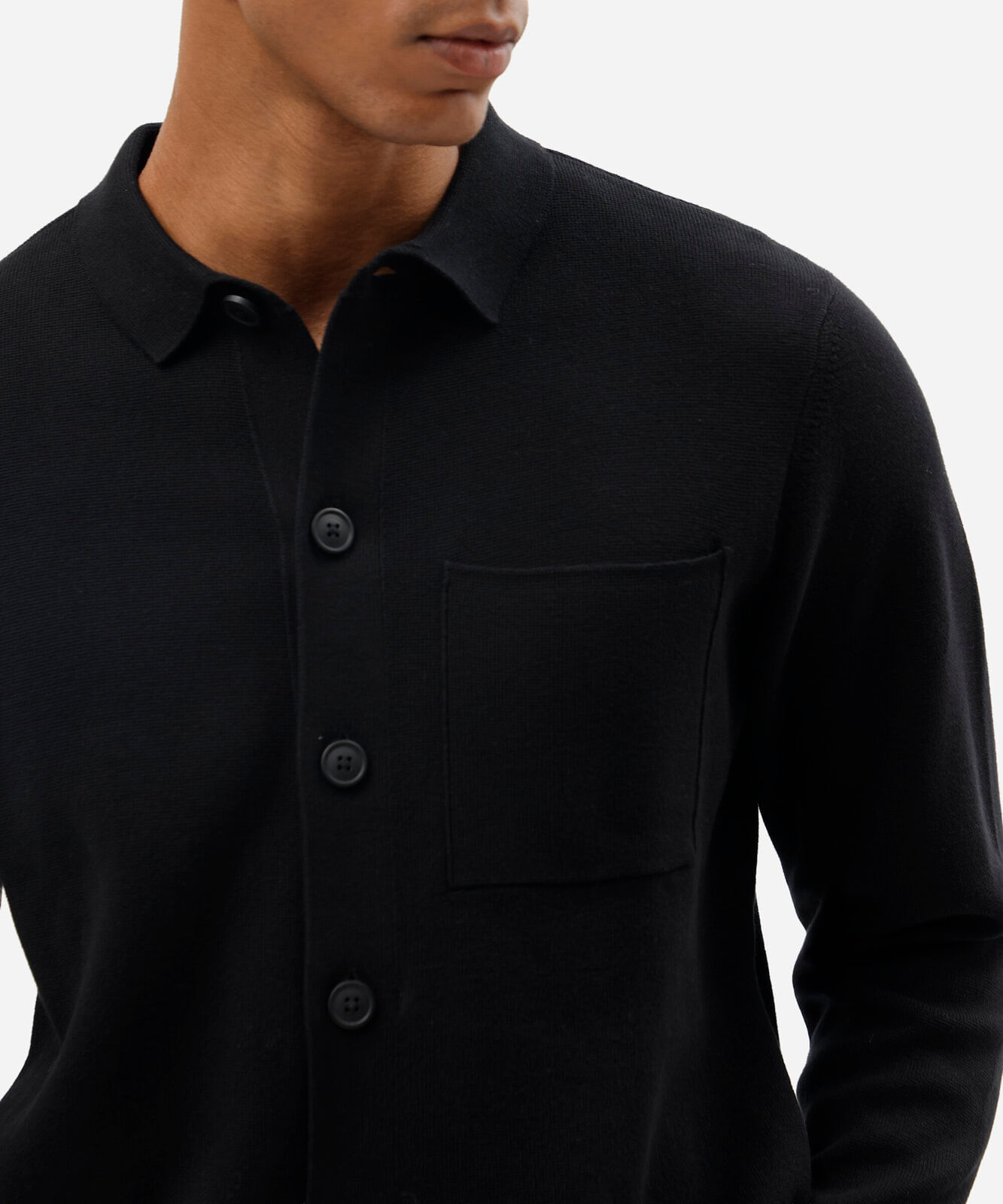cardigan masculino de tricot com gola e bolso preto