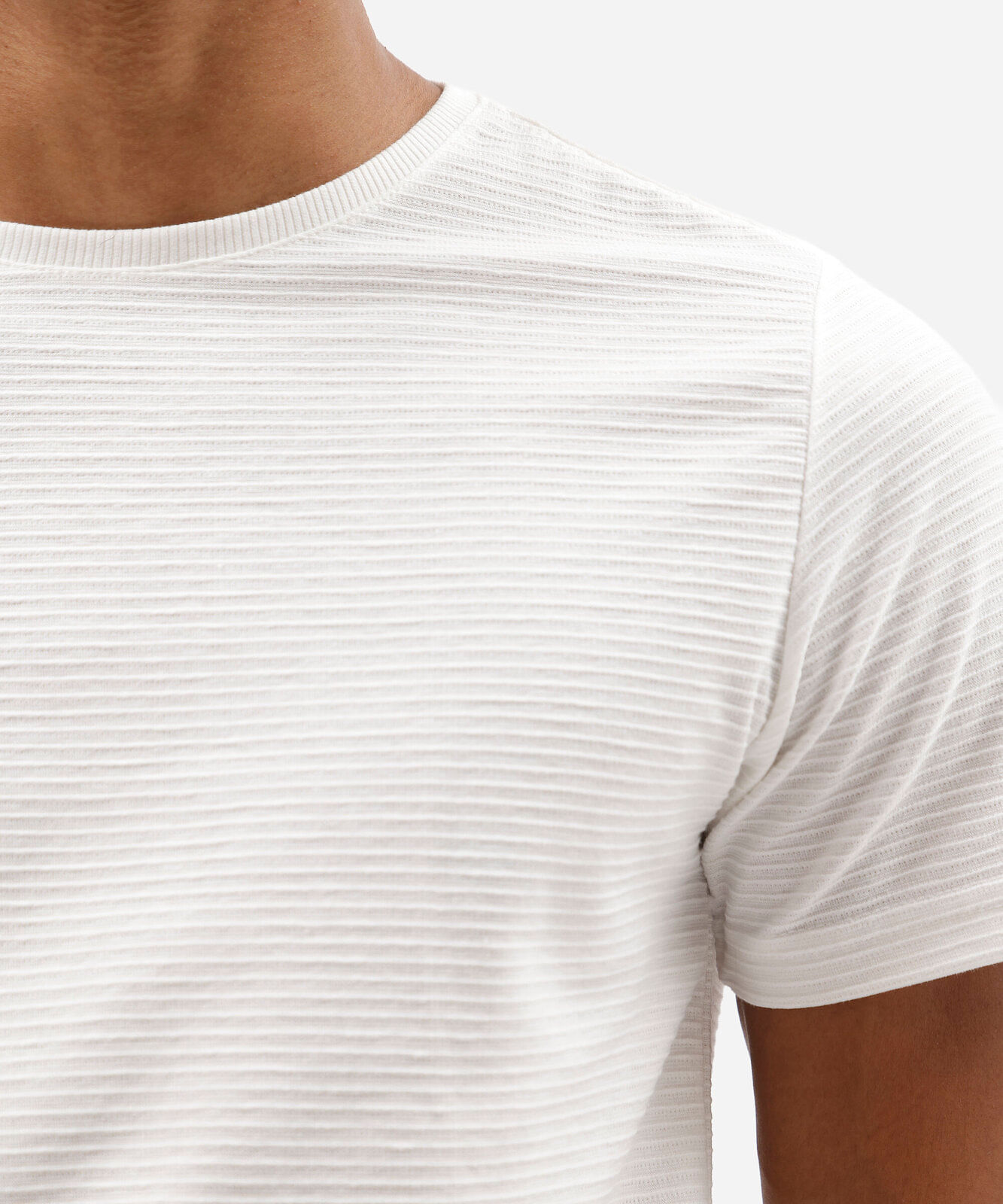 camiseta muscle fit masculina com algodão manga curta canelada off white