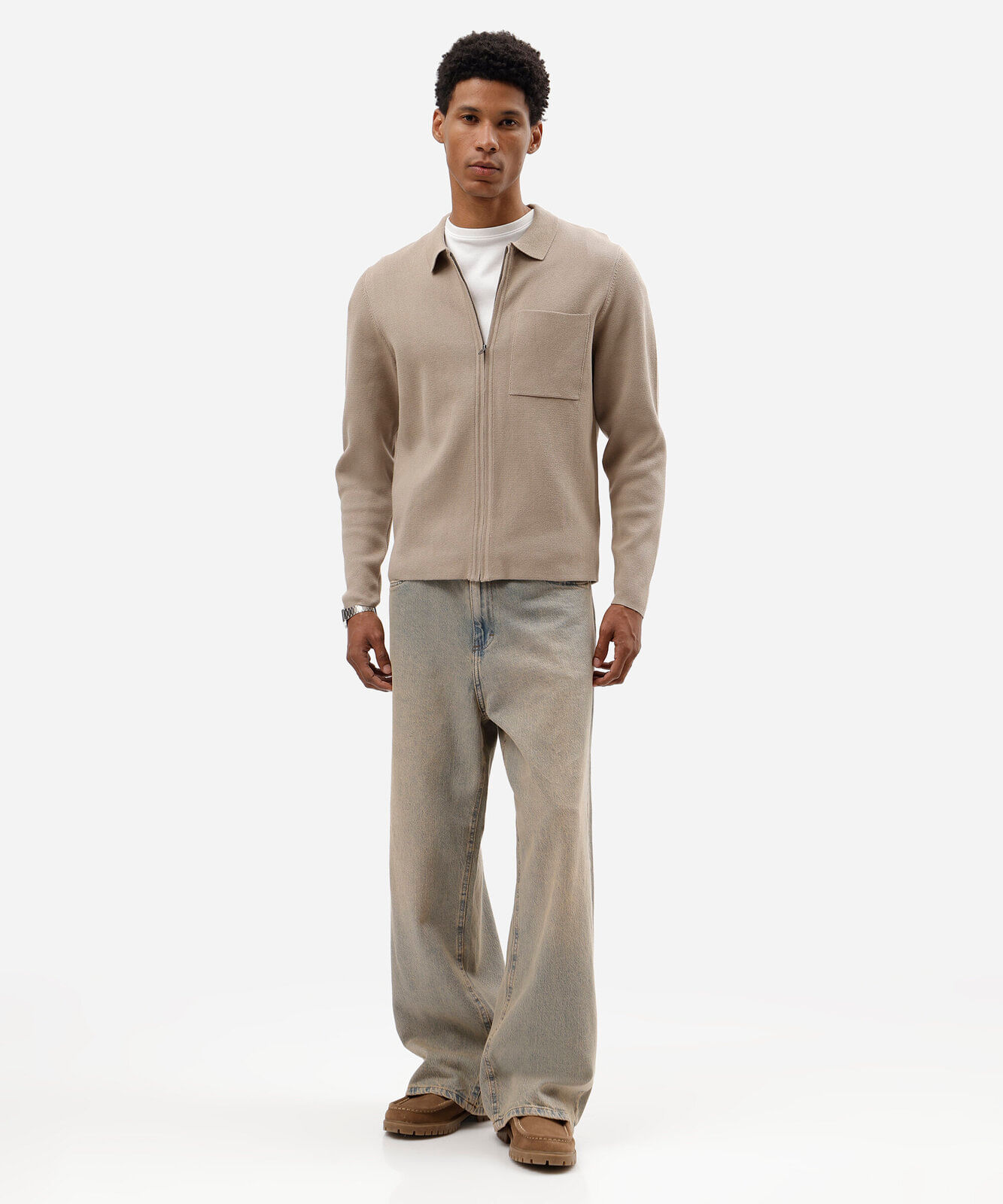 cardigan masculino de tricot com gola e zíper bege
