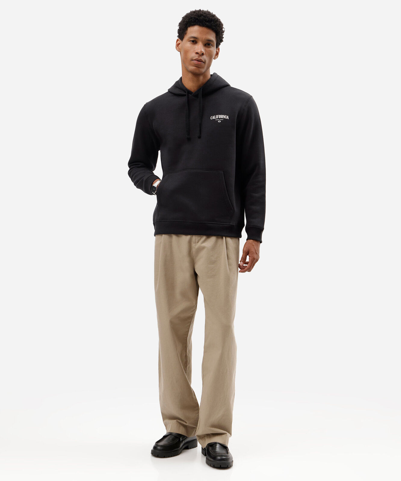 blusão masculino de moletom com capuz estampado preto