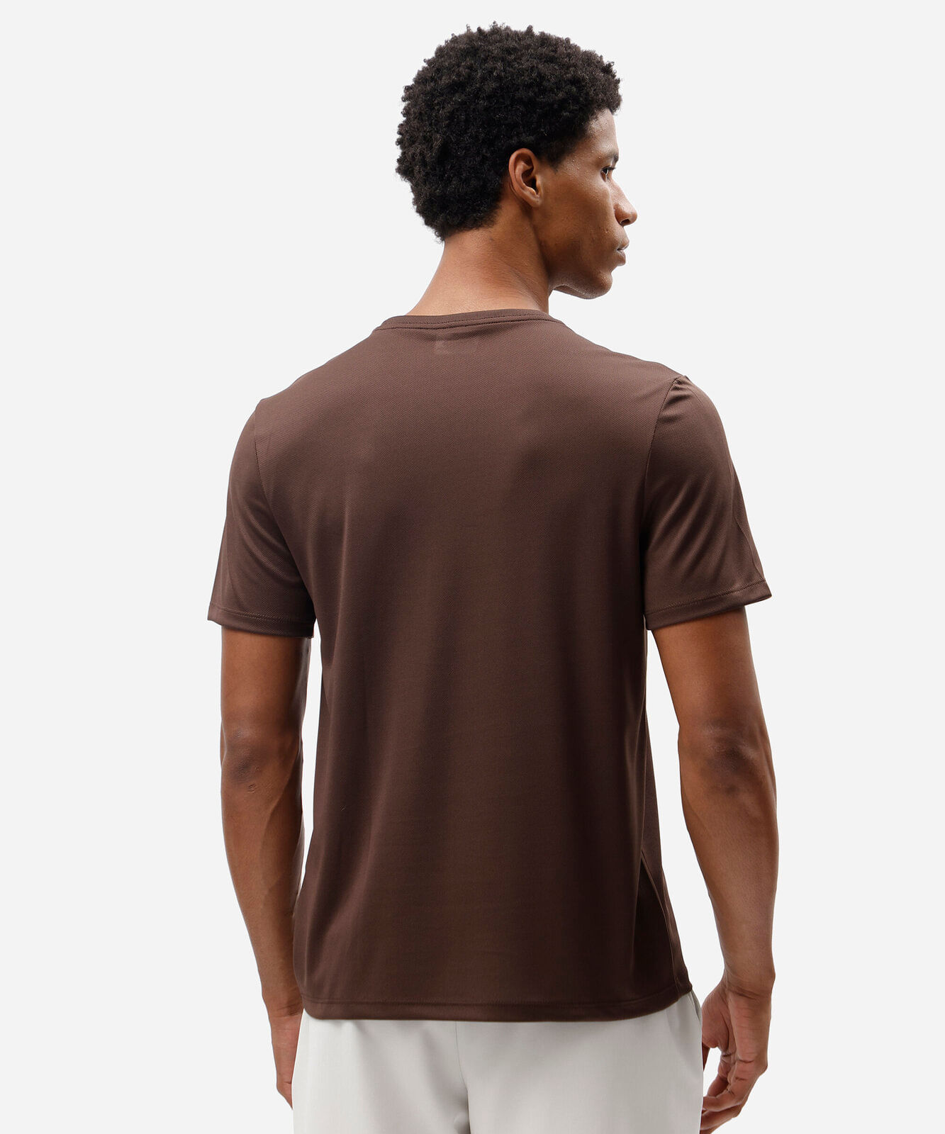 camiseta esportiva masculina manga curta estampada marrom