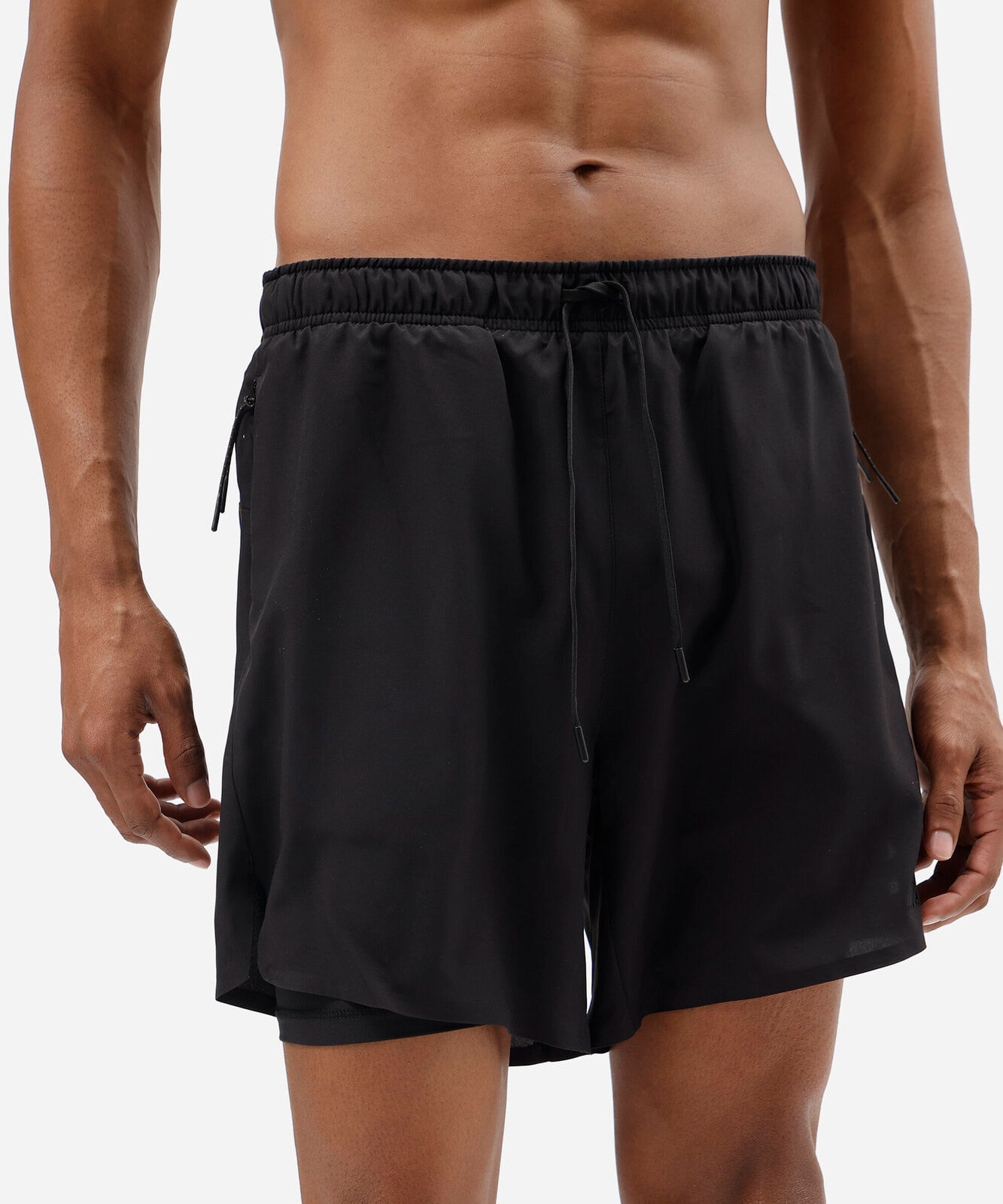 short esportivo masculino com bermuda interna e bolsos com zíper preto
