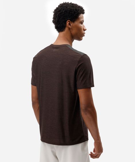 camiseta masculina esportiva com recorte marrom