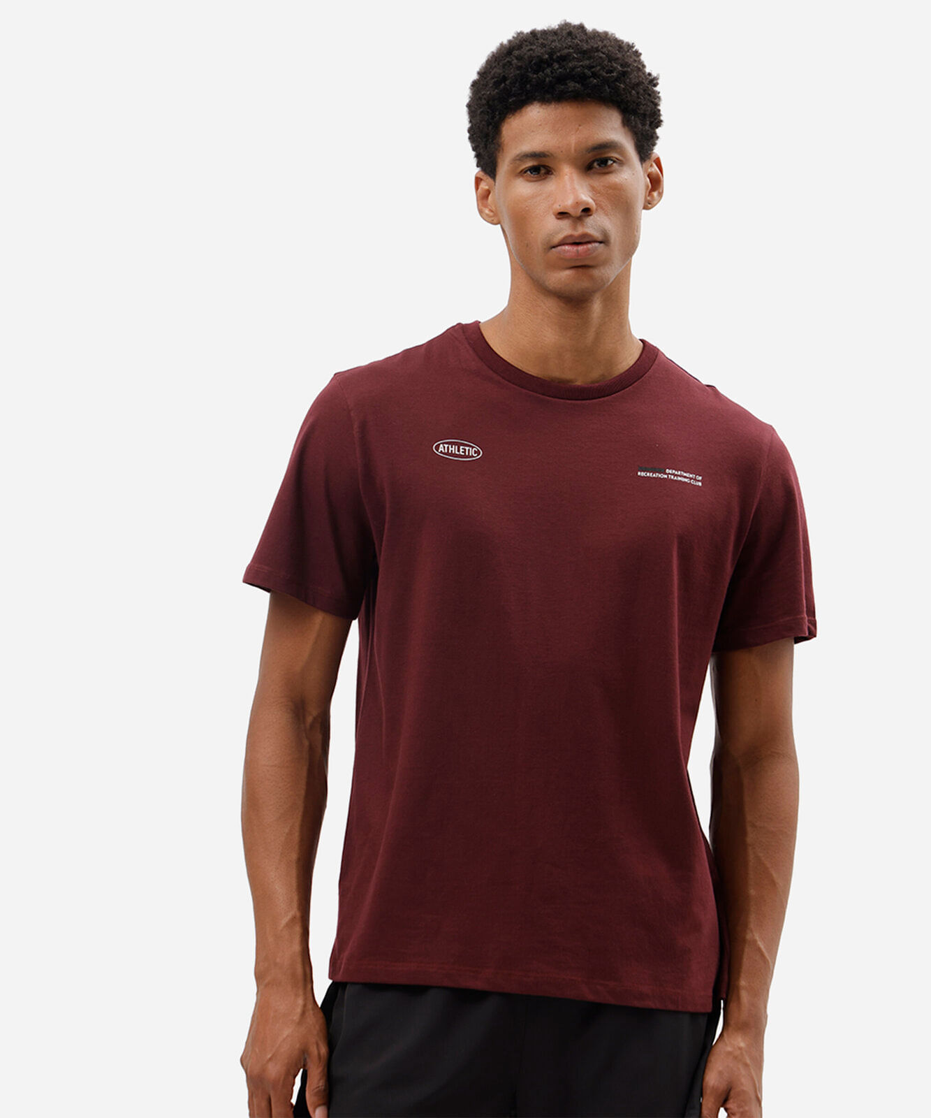 camiseta esportiva masculina manga curta estampada vinho