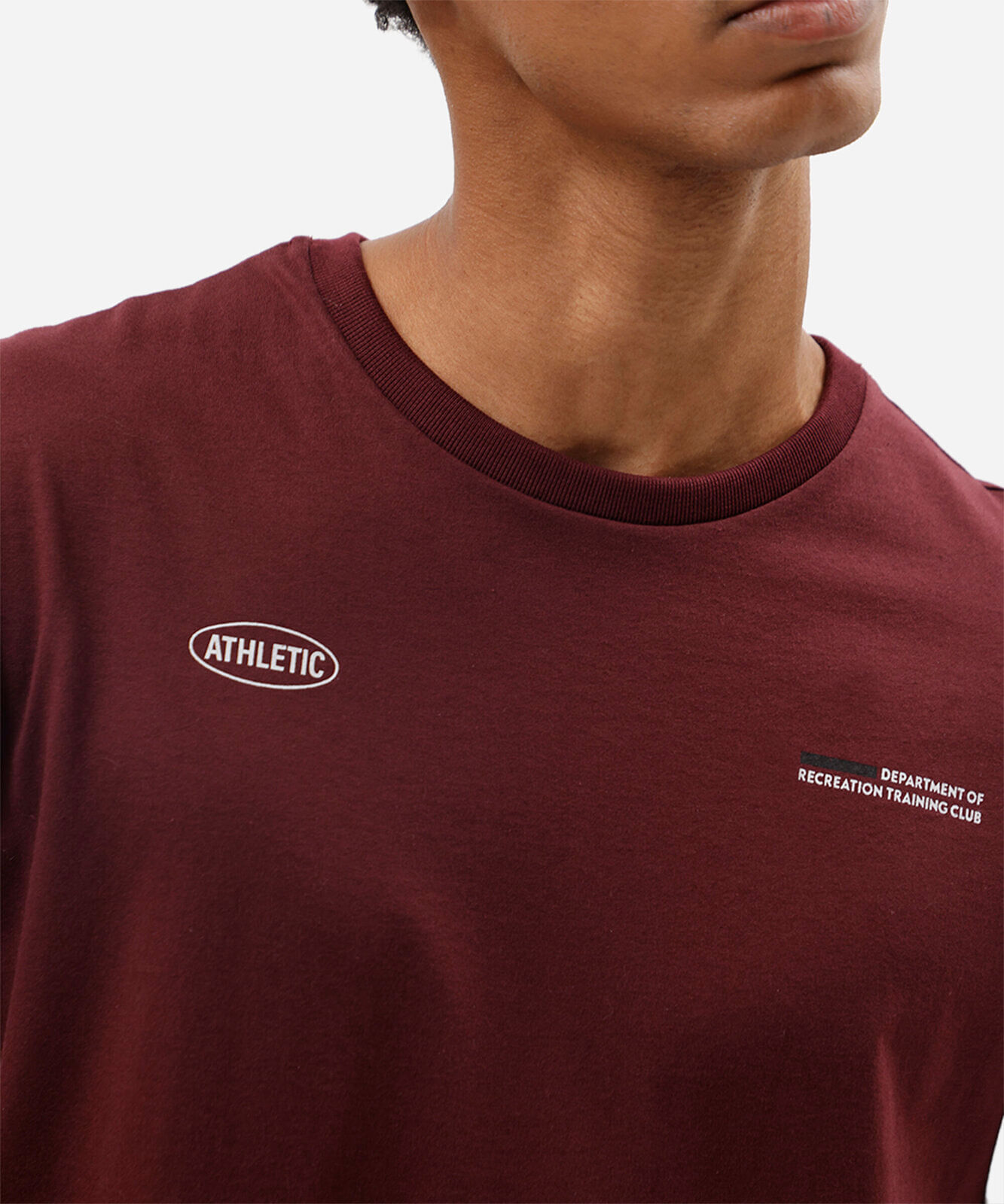 camiseta esportiva masculina manga curta estampada vinho
