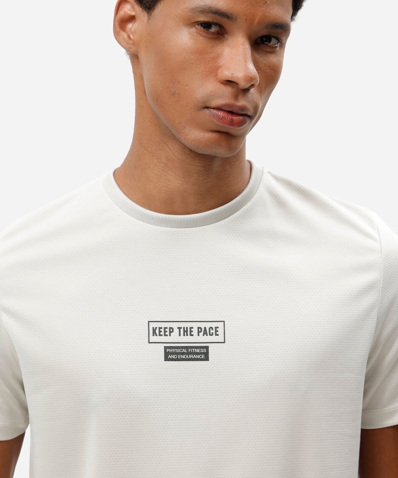 camiseta esportiva masculina manga curta estampada cinza