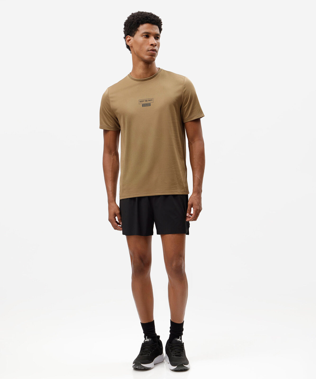 camiseta esportiva masculina manga curta estampada bege