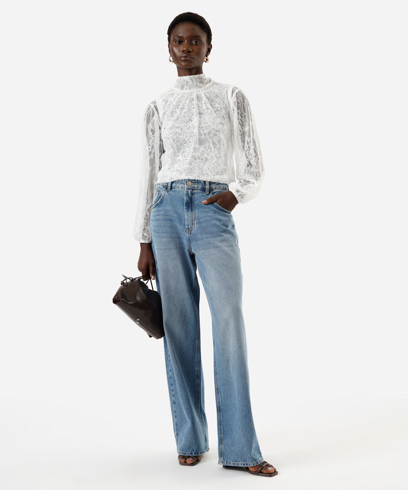 bata feminina de renda com gola laço floral off white